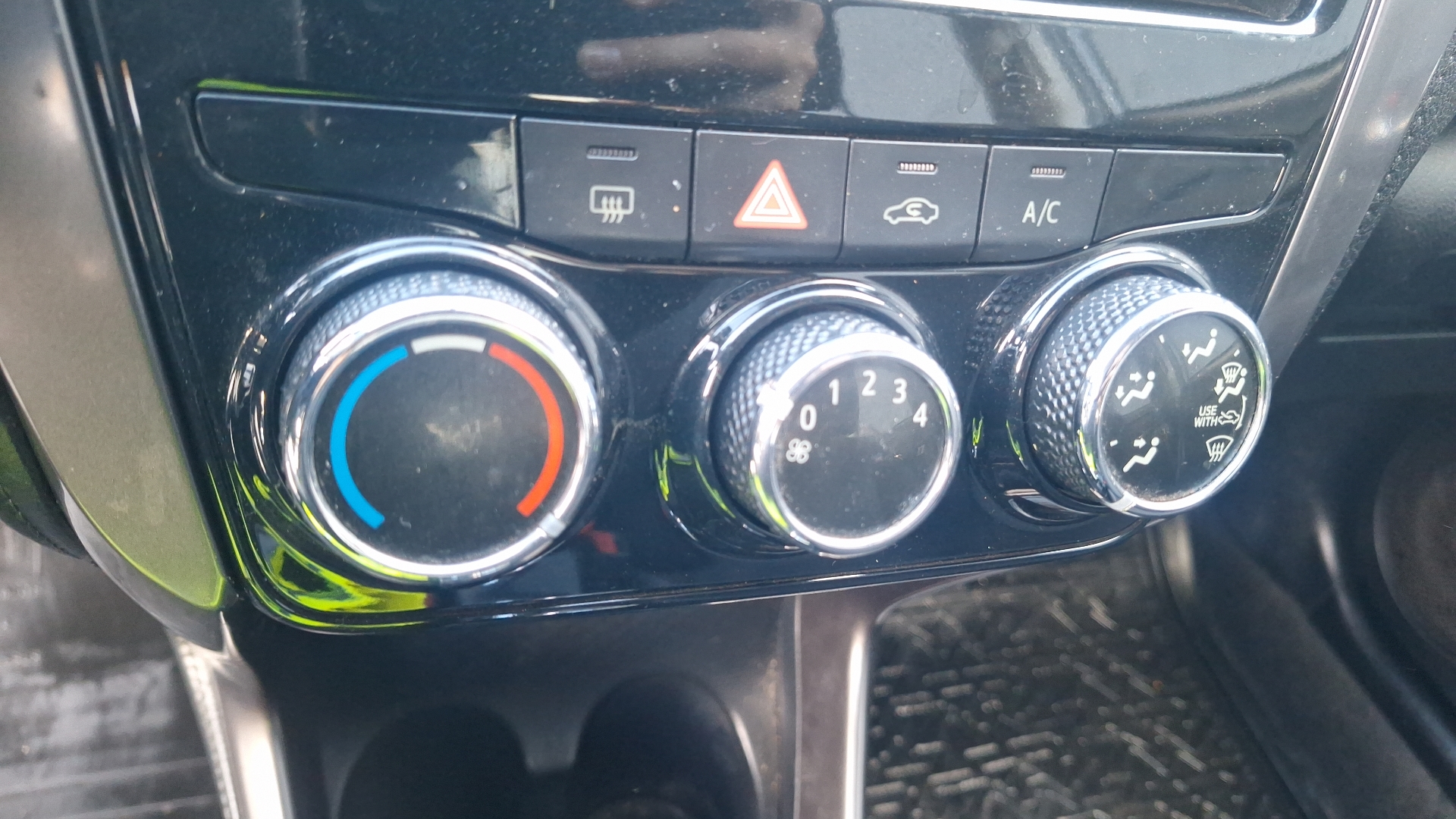 Toyota Yaris — foto 14 de 14