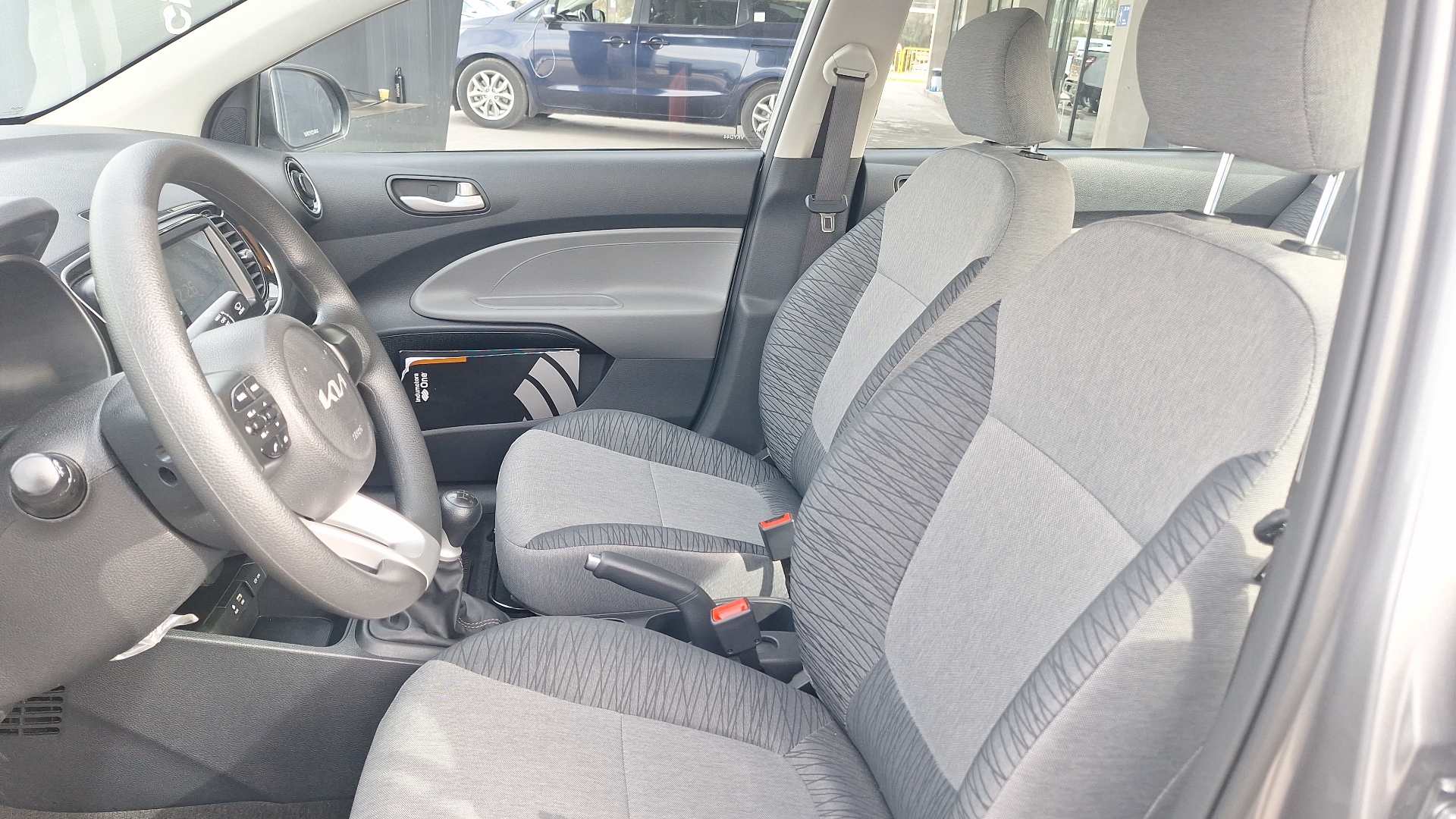 KIA Soluto — foto 14 de 15