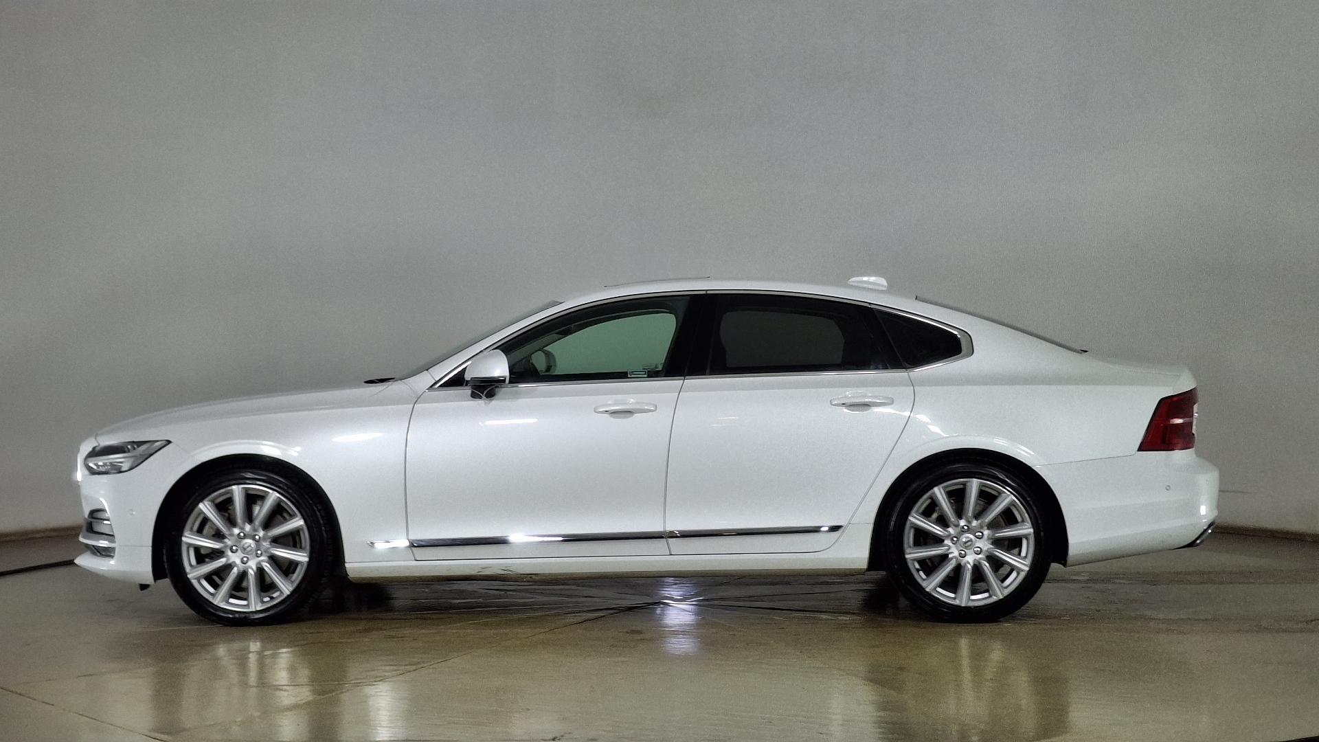 Volvo S90 — foto 7 de 17