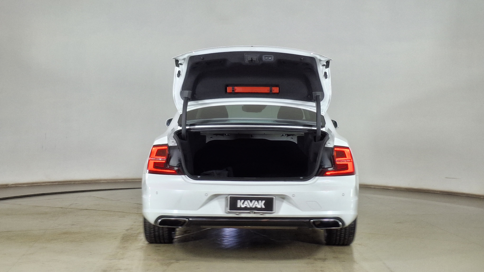 Volvo S90 — foto 6 de 17