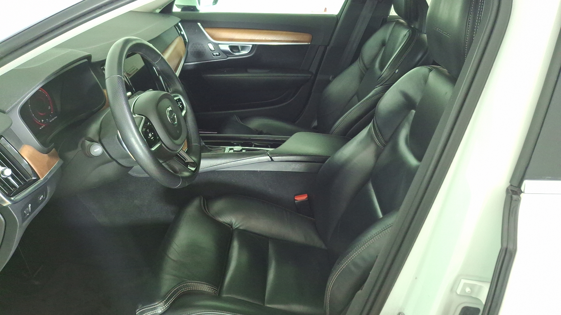 Volvo S90 — foto 14 de 17