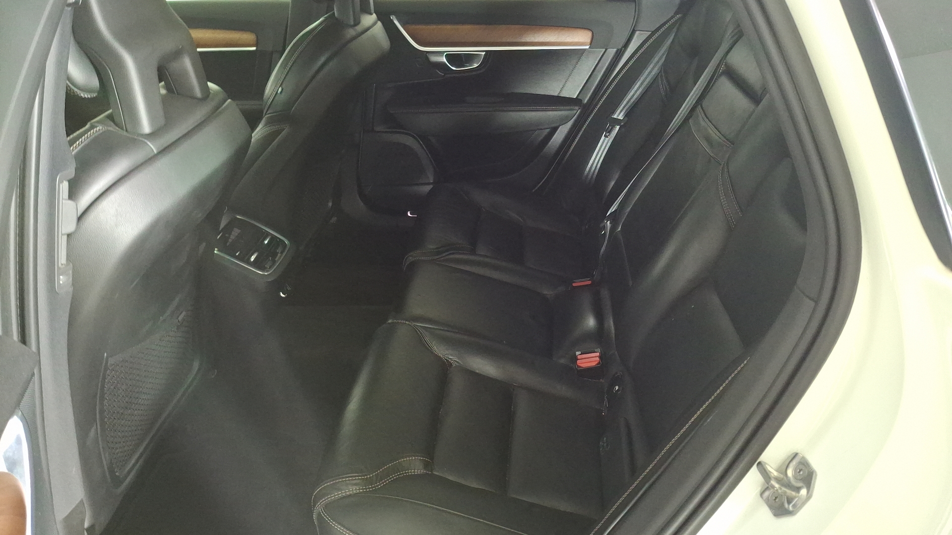 Volvo S90 — foto 15 de 17