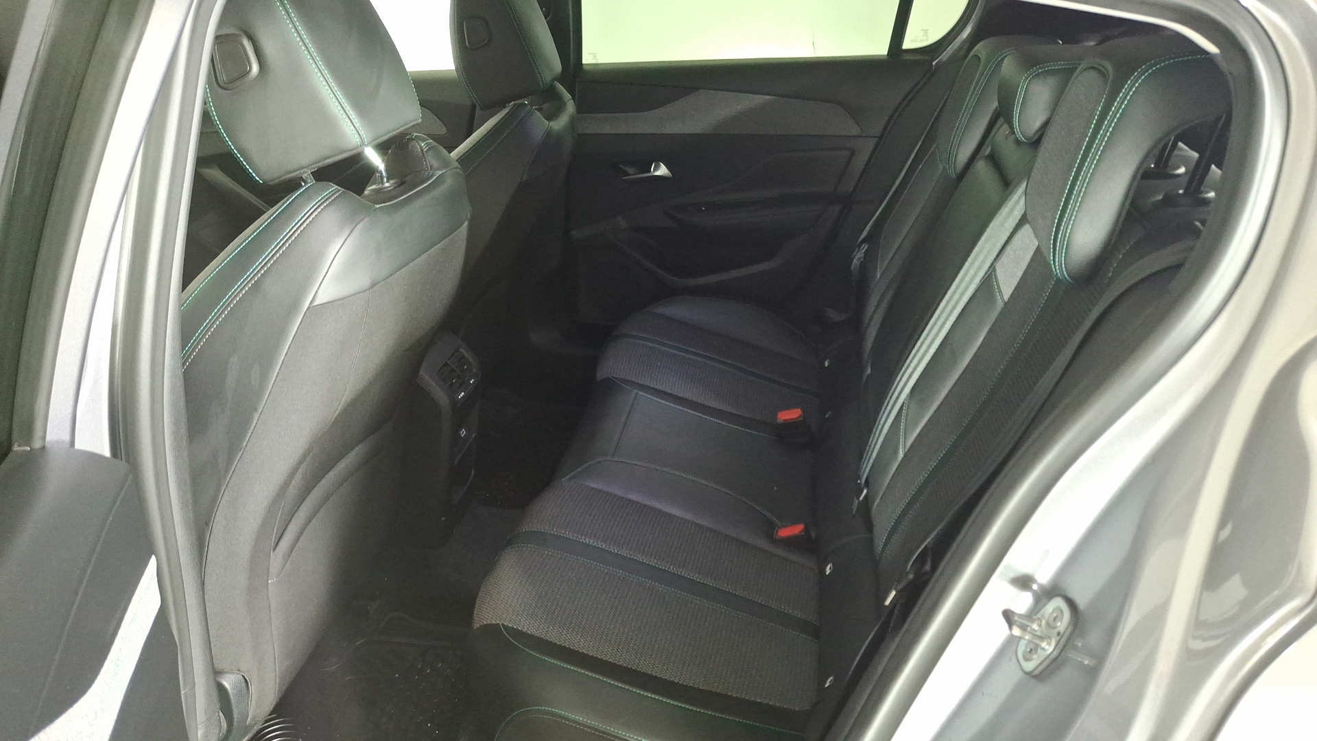 Peugeot 308 — foto 14 de 16
