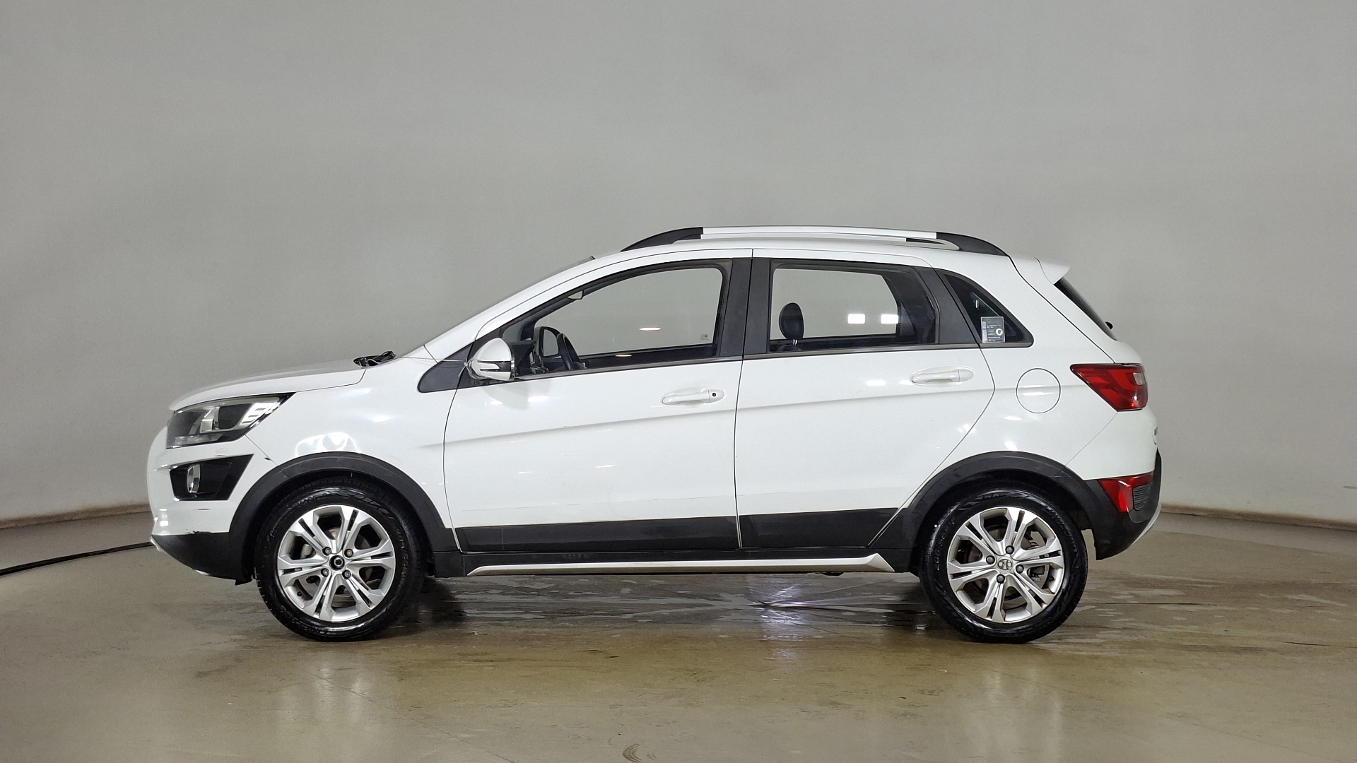 BAIC X25 — foto 7 de 16