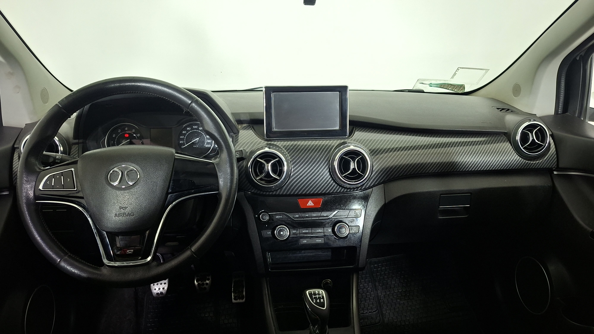 BAIC X25 — foto 8 de 16