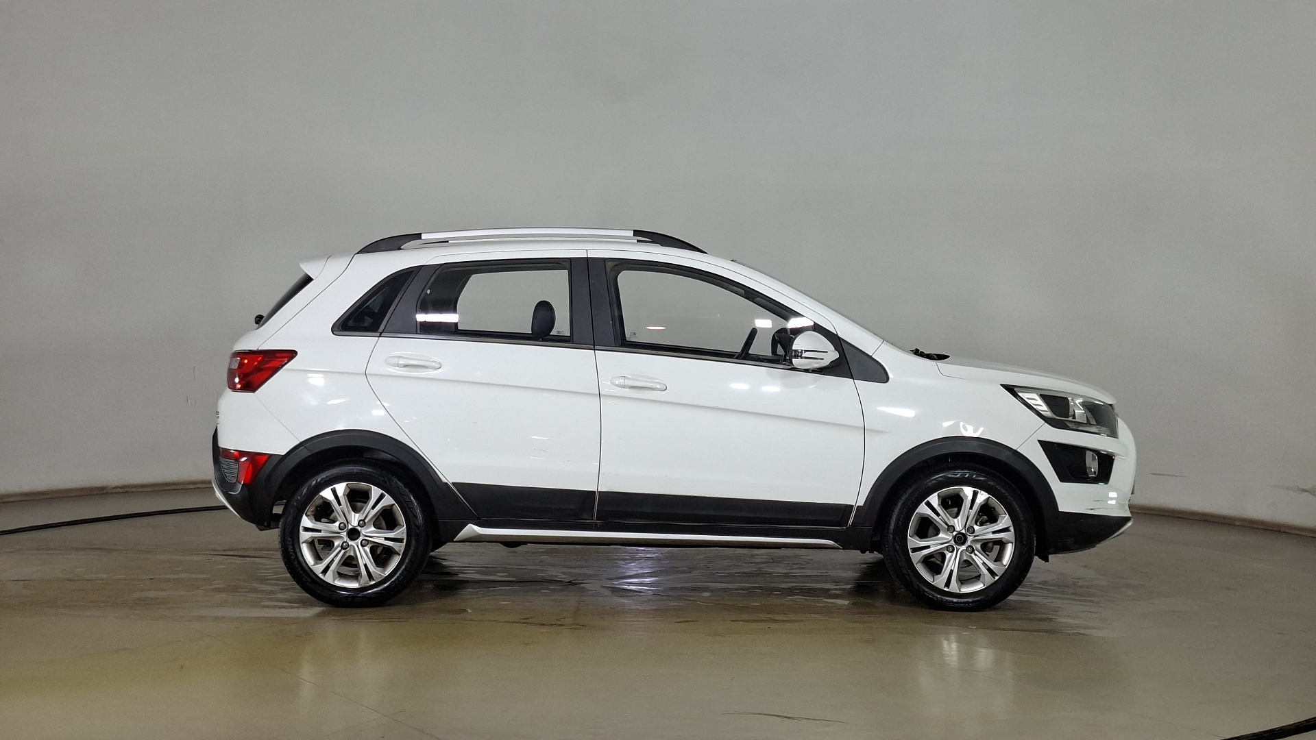 BAIC X25 — foto 4 de 16