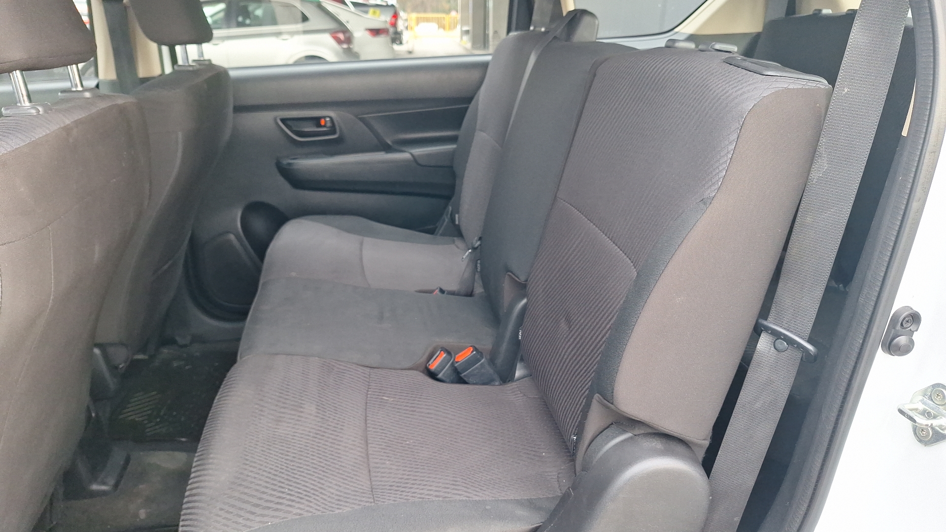 Suzuki Ertiga — foto 14 de 16