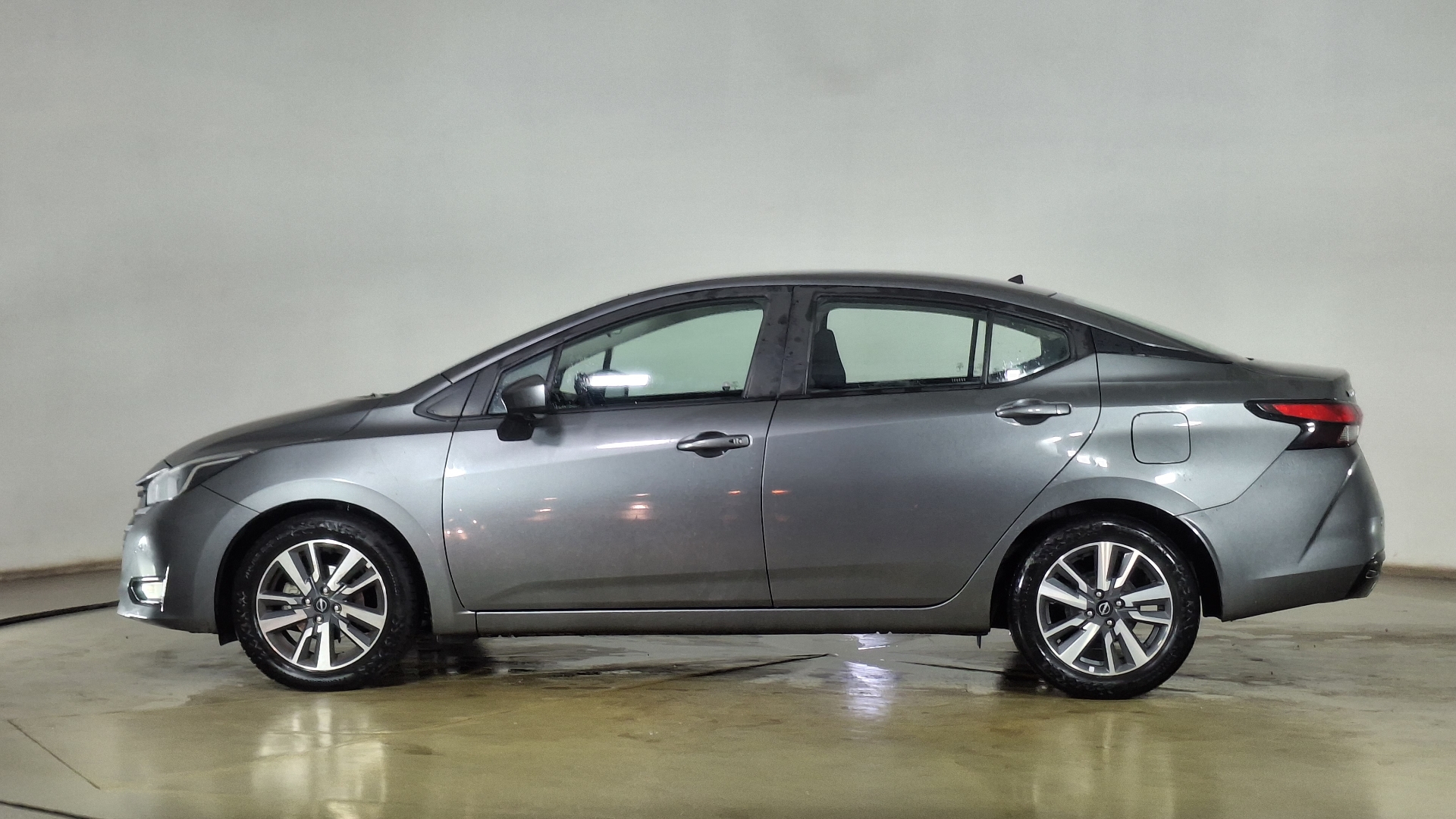 Nissan Versa — foto 7 de 16
