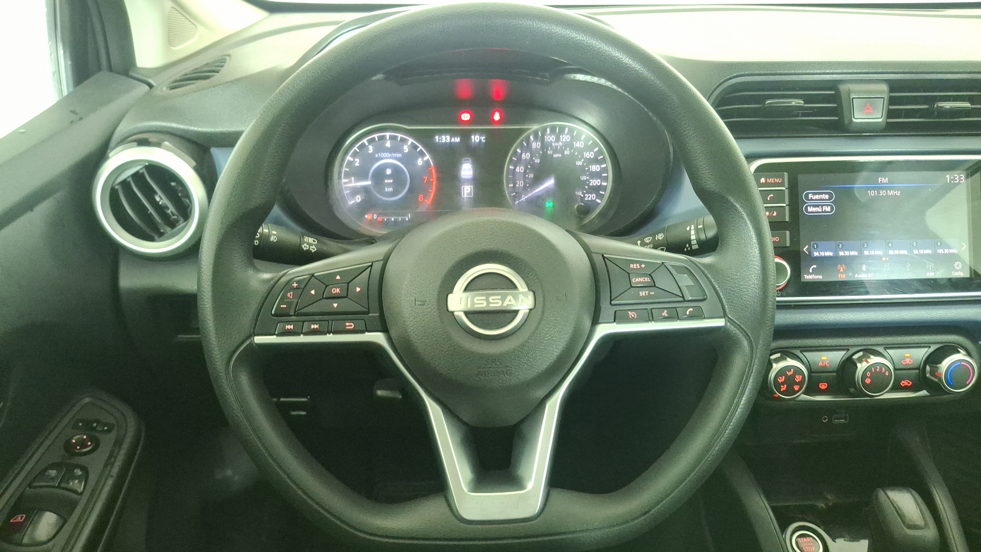 Nissan Versa — foto 8 de 16