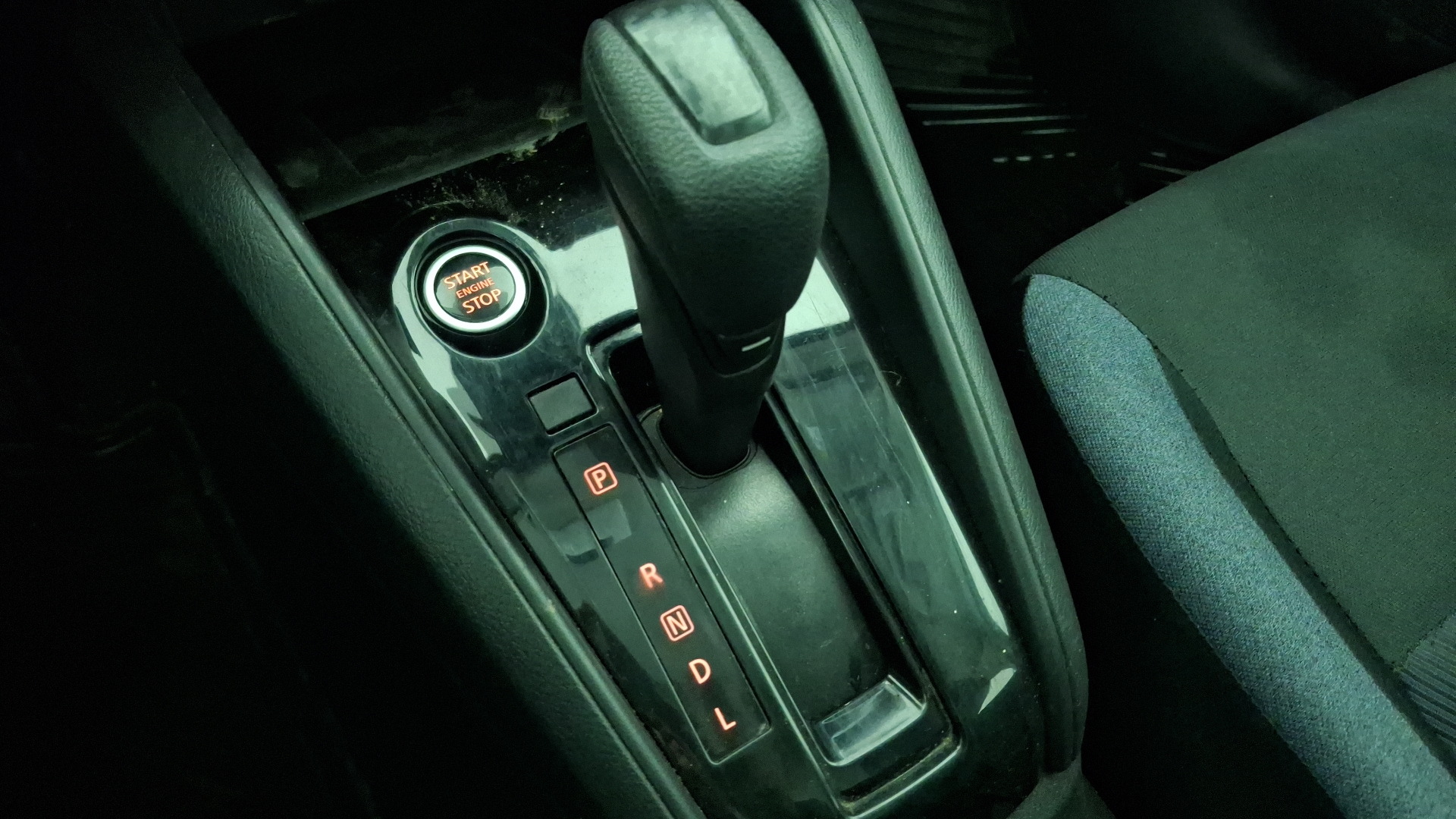 Nissan Versa — foto 11 de 16