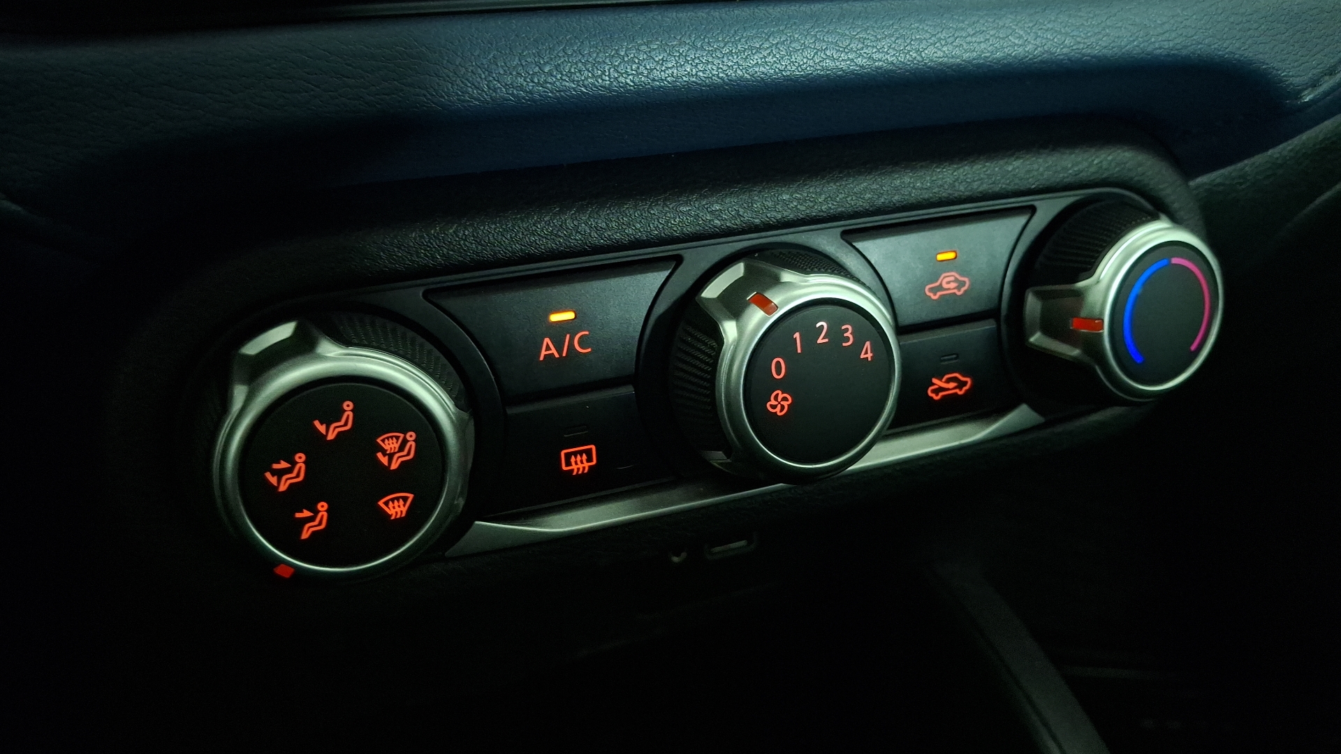Nissan Versa — foto 15 de 16
