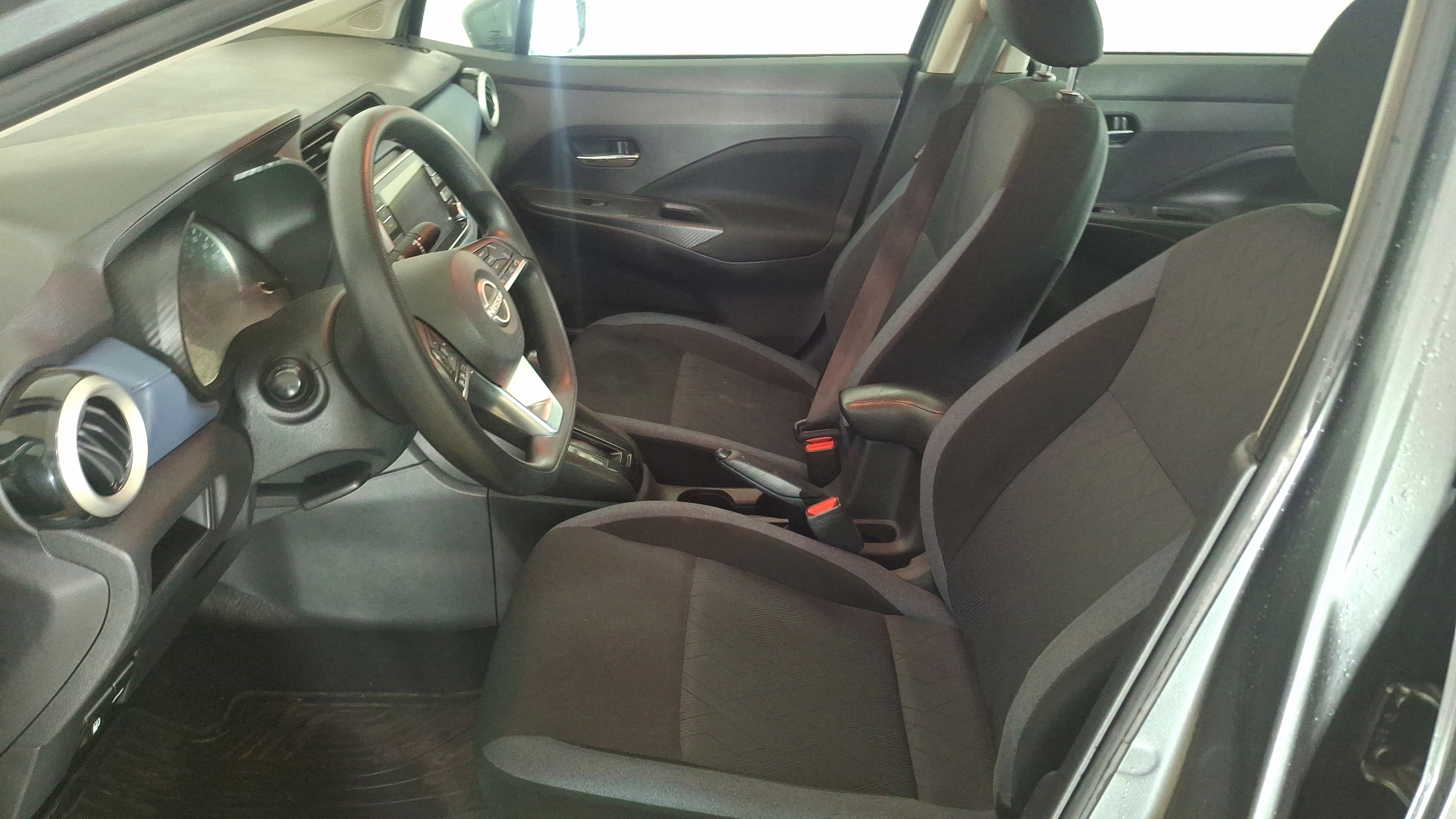 Nissan Versa — foto 13 de 16