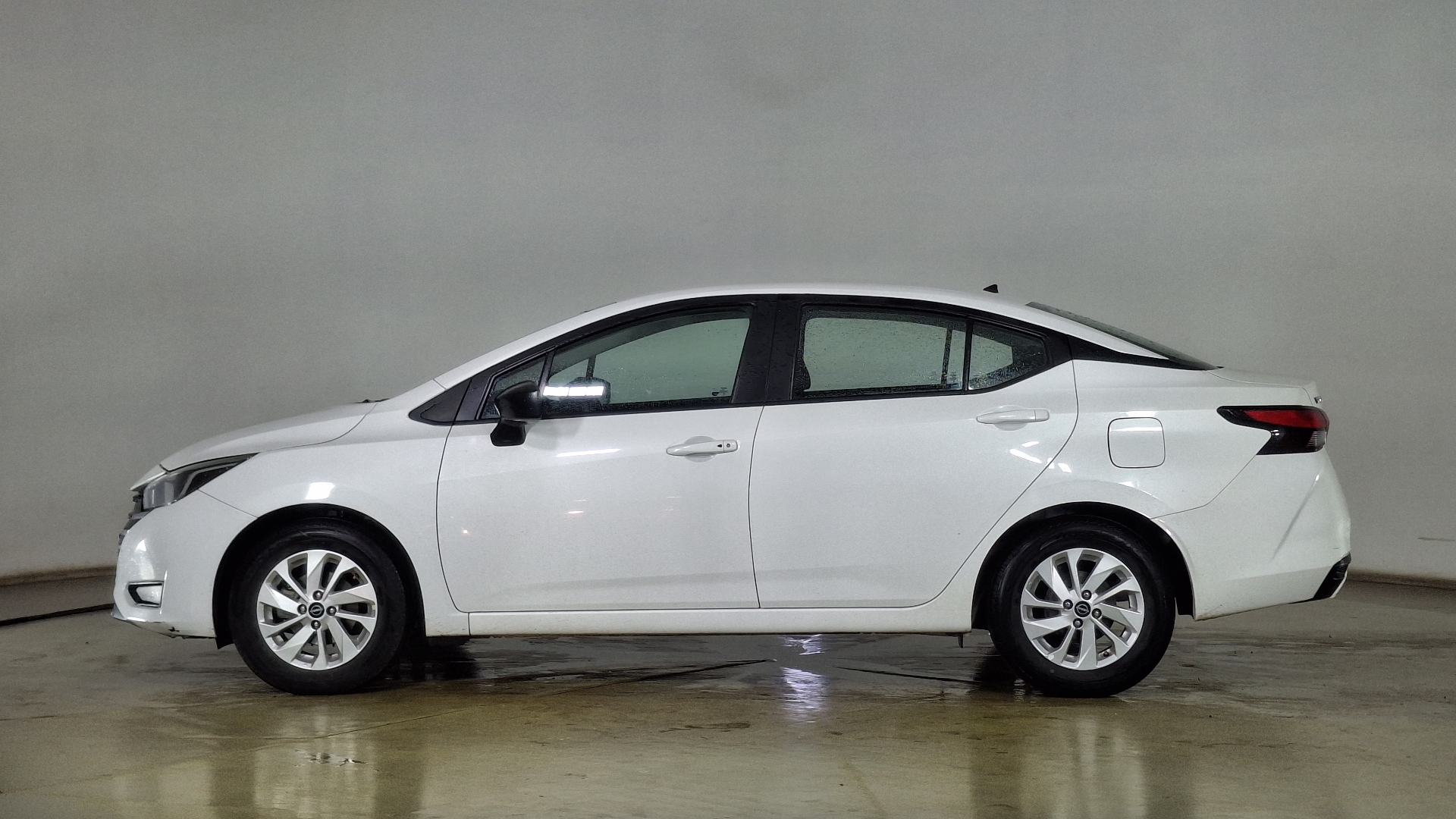 Nissan Versa — foto 7 de 15