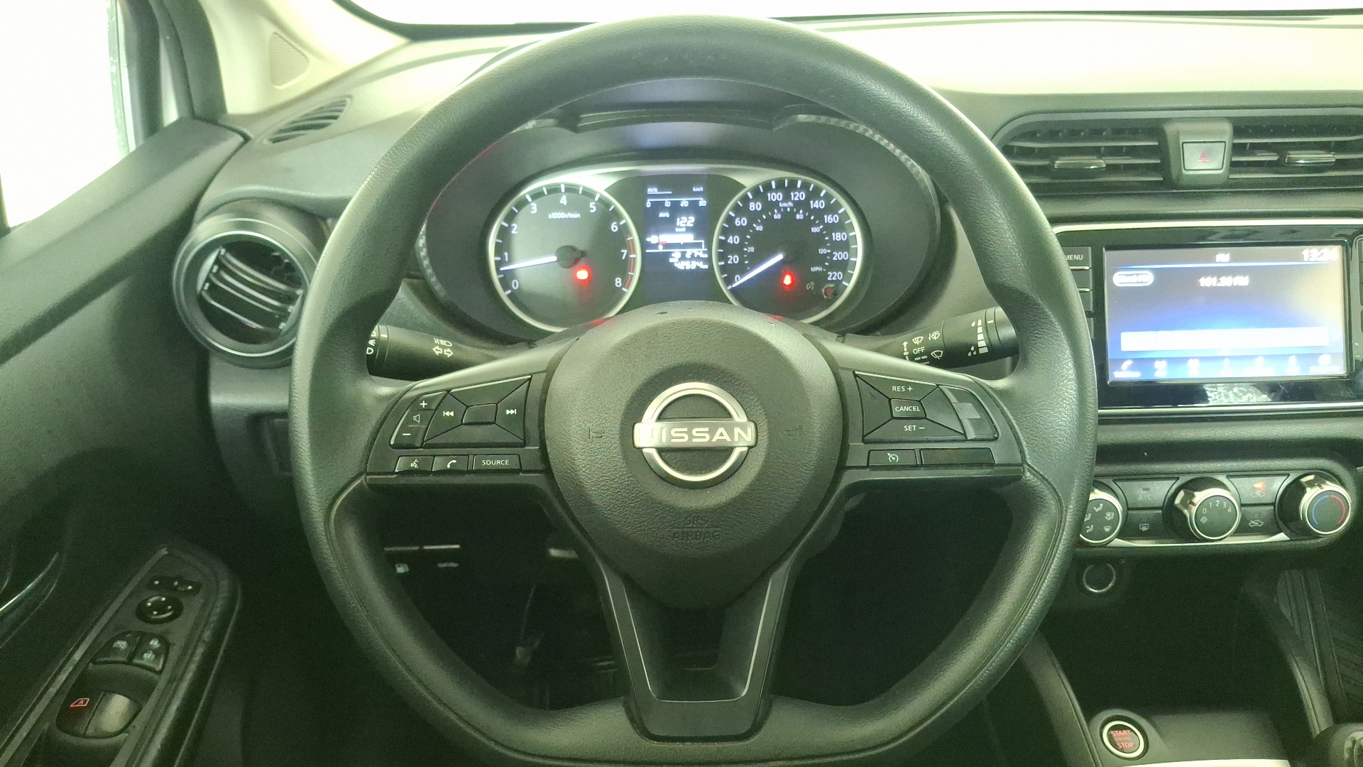 Nissan Versa — foto 8 de 15
