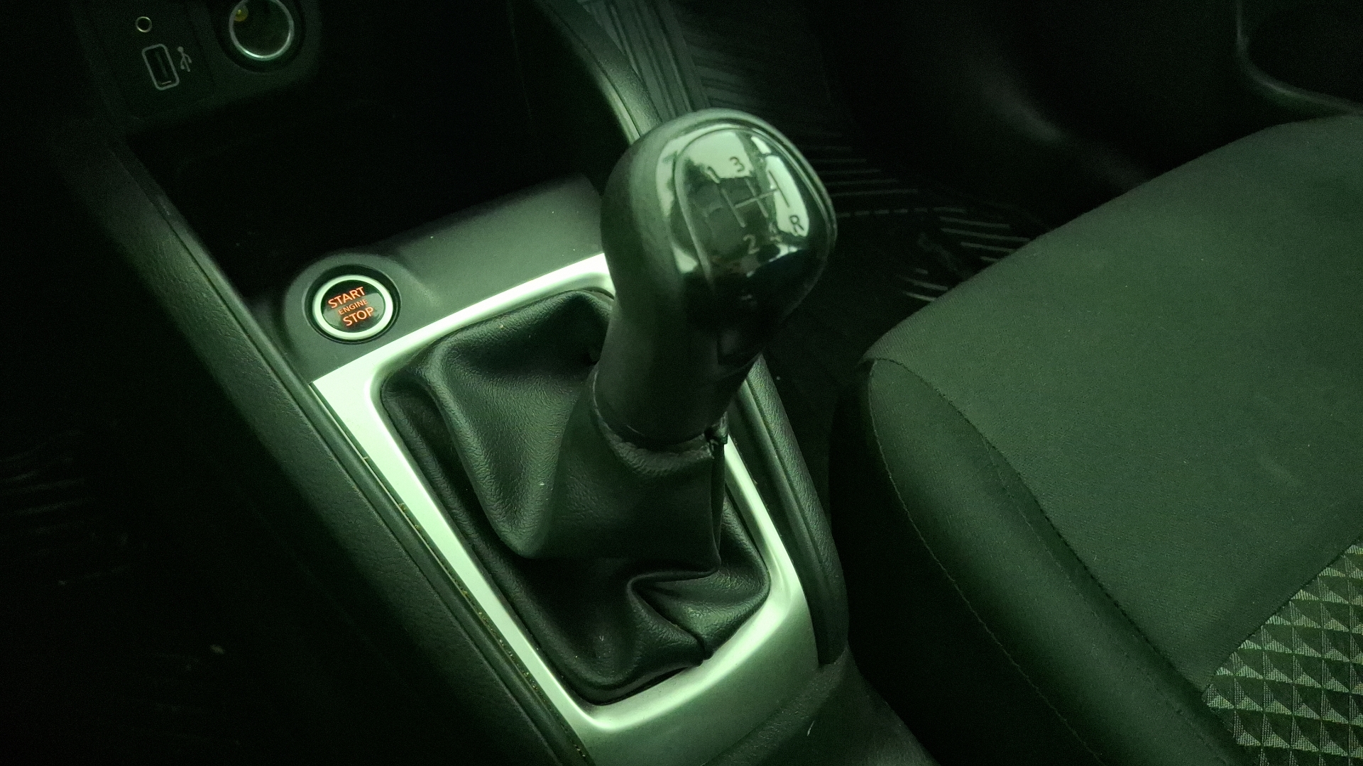 Nissan Versa — foto 11 de 15