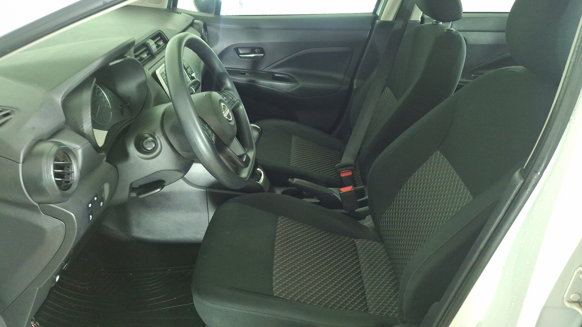 Nissan Versa — foto 12 de 15