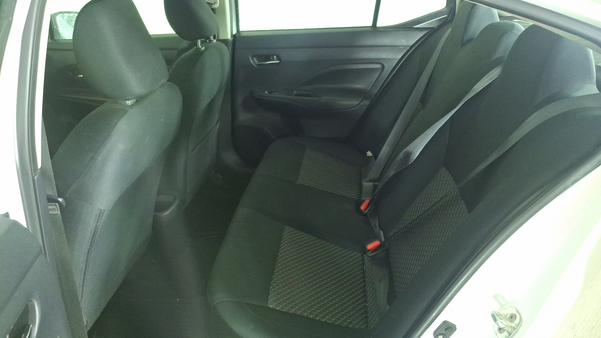 Nissan Versa — foto 13 de 15