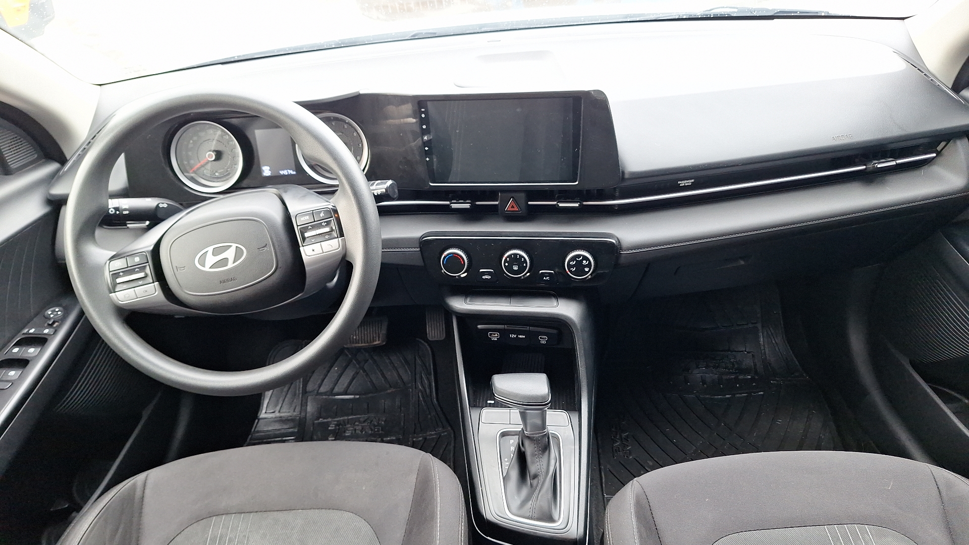 Hyundai Accent — foto 6 de 15