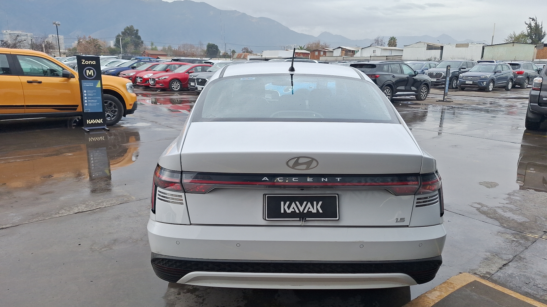 Hyundai Accent — foto 3 de 15