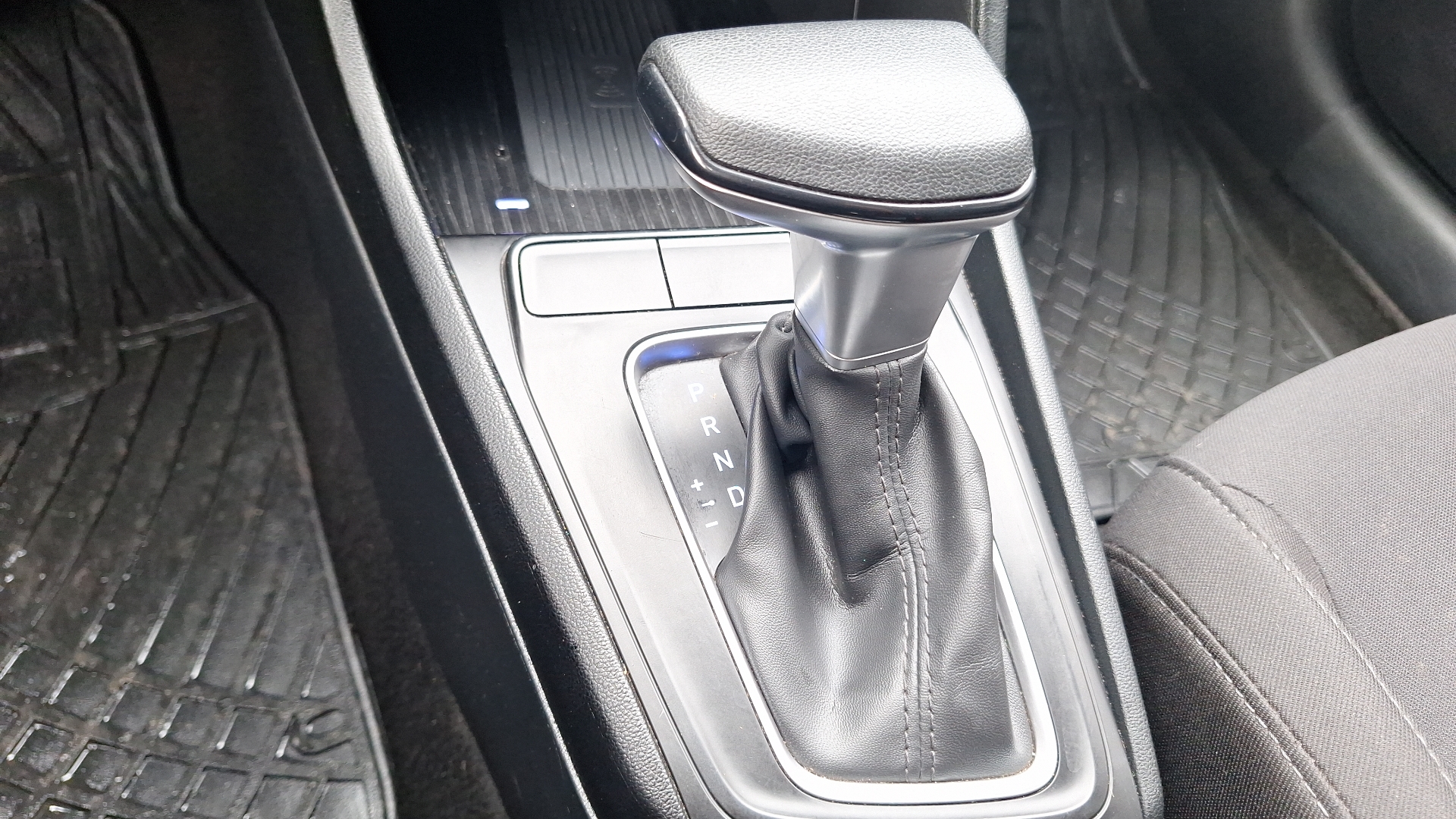 Hyundai Accent — foto 11 de 15