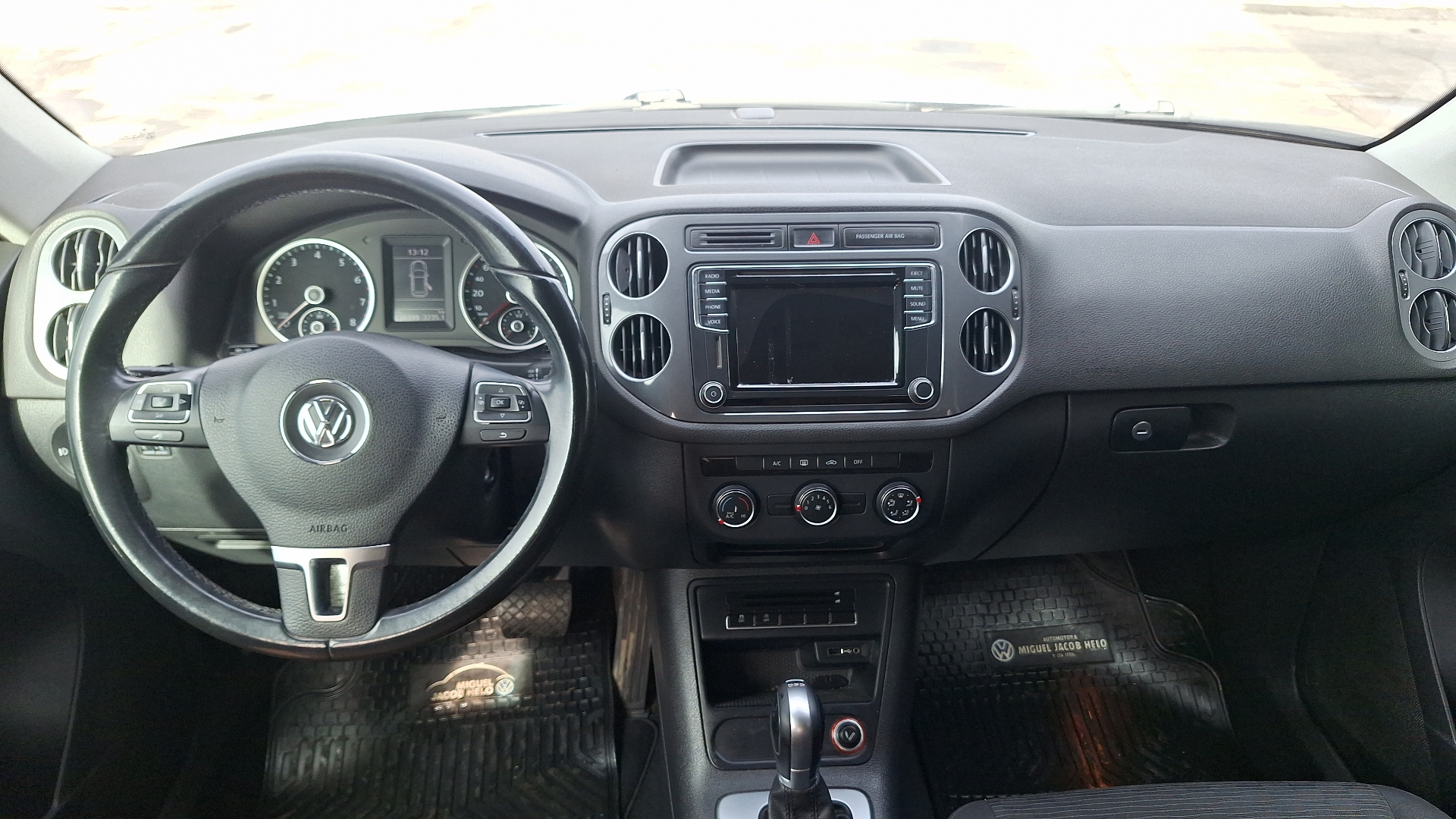 Volkswagen Tiguan — foto 6 de 14