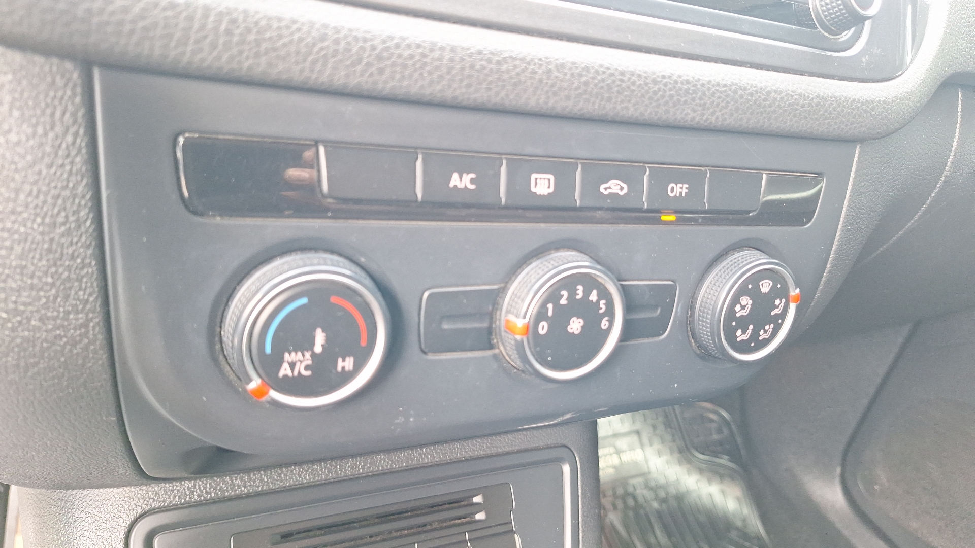Volkswagen Tiguan — foto 14 de 14