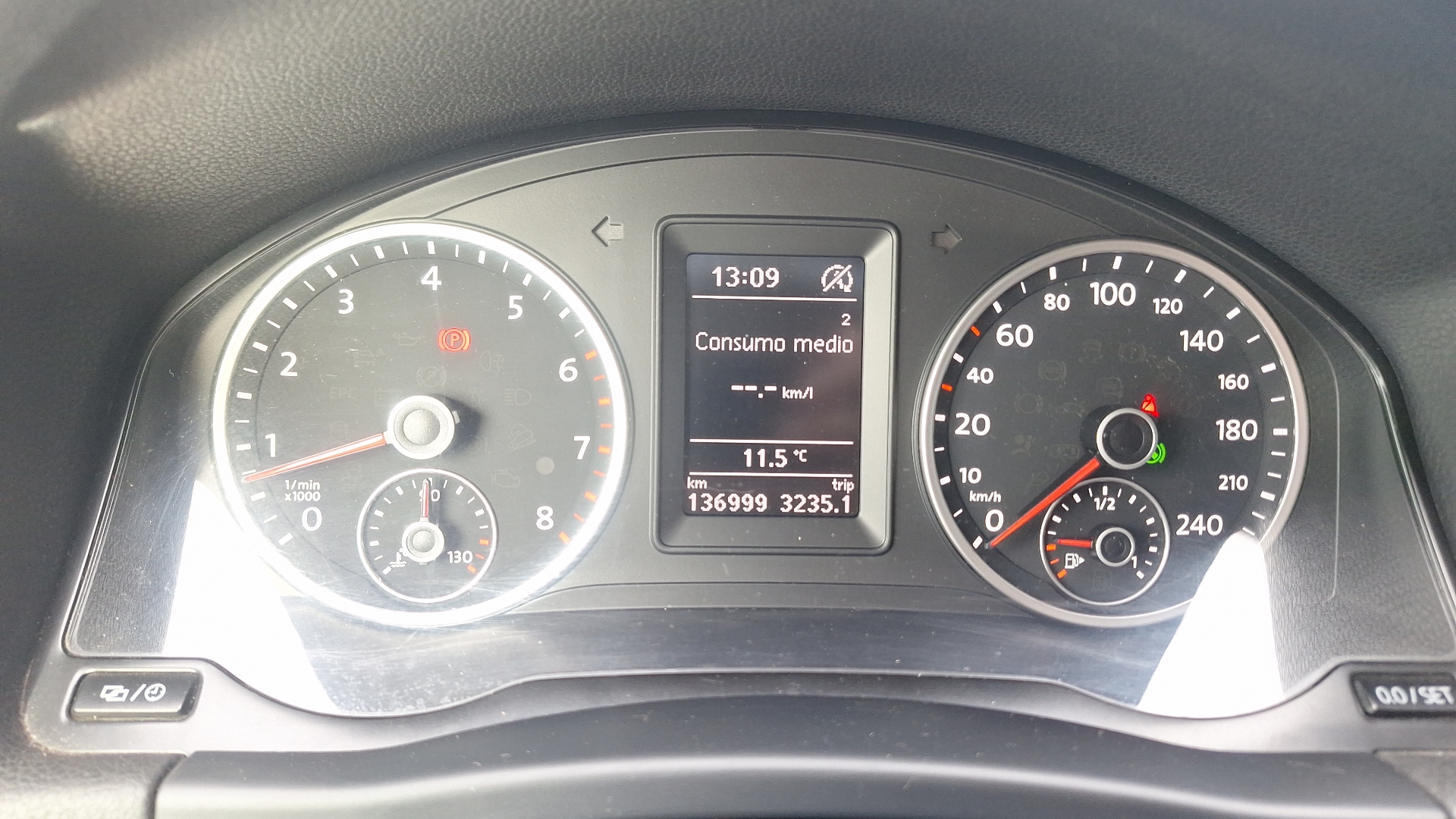Volkswagen Tiguan — foto 9 de 14