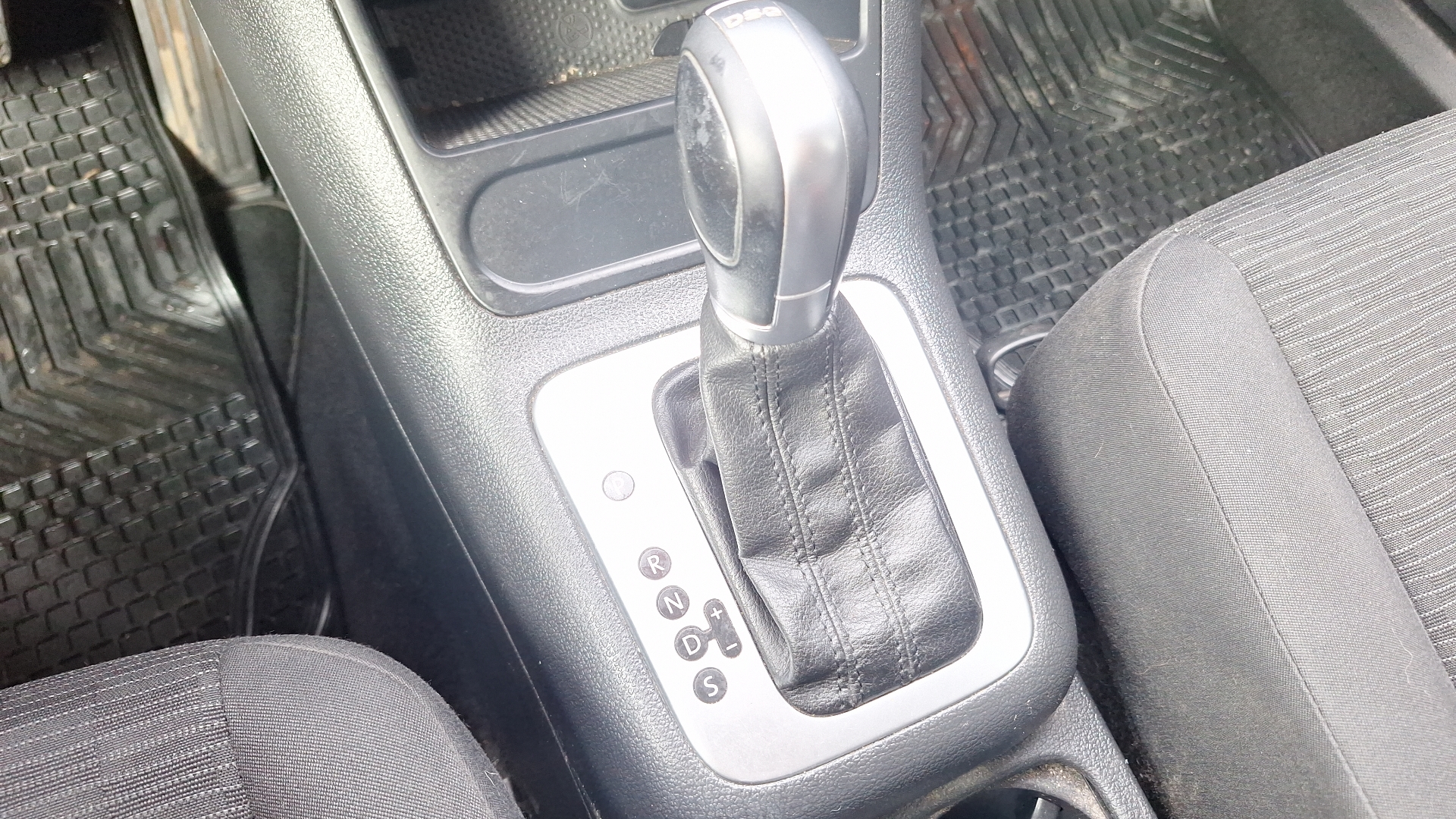 Volkswagen Tiguan — foto 11 de 14