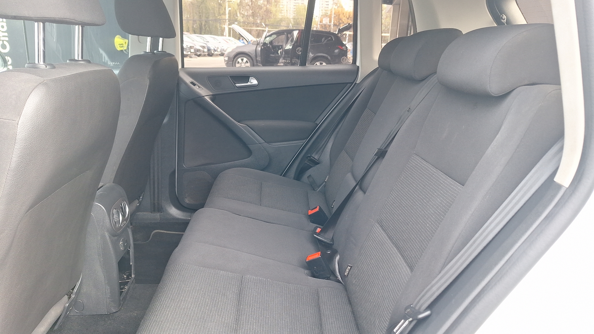 Volkswagen Tiguan — foto 12 de 14