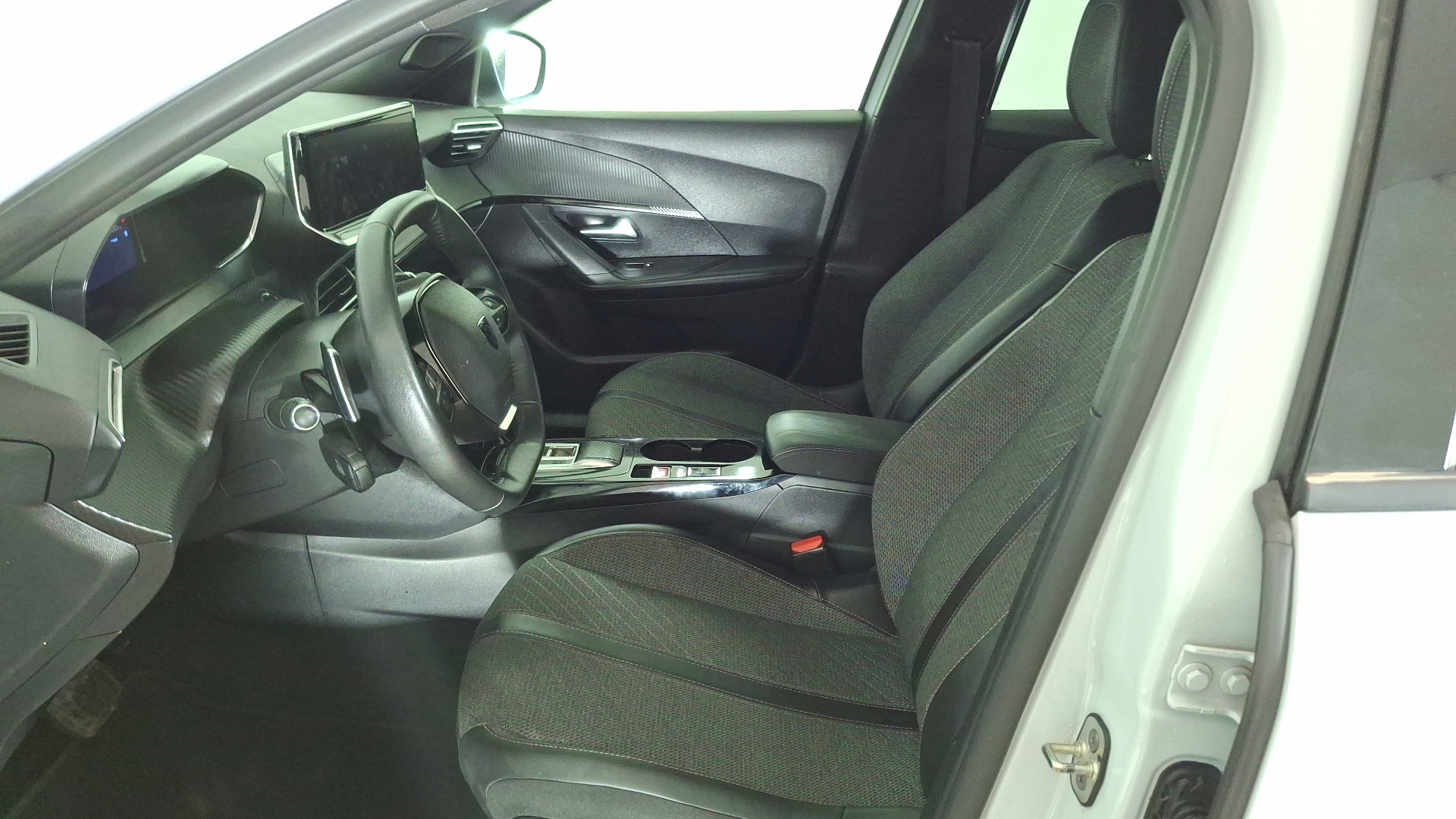 Peugeot 2008 — foto 13 de 16