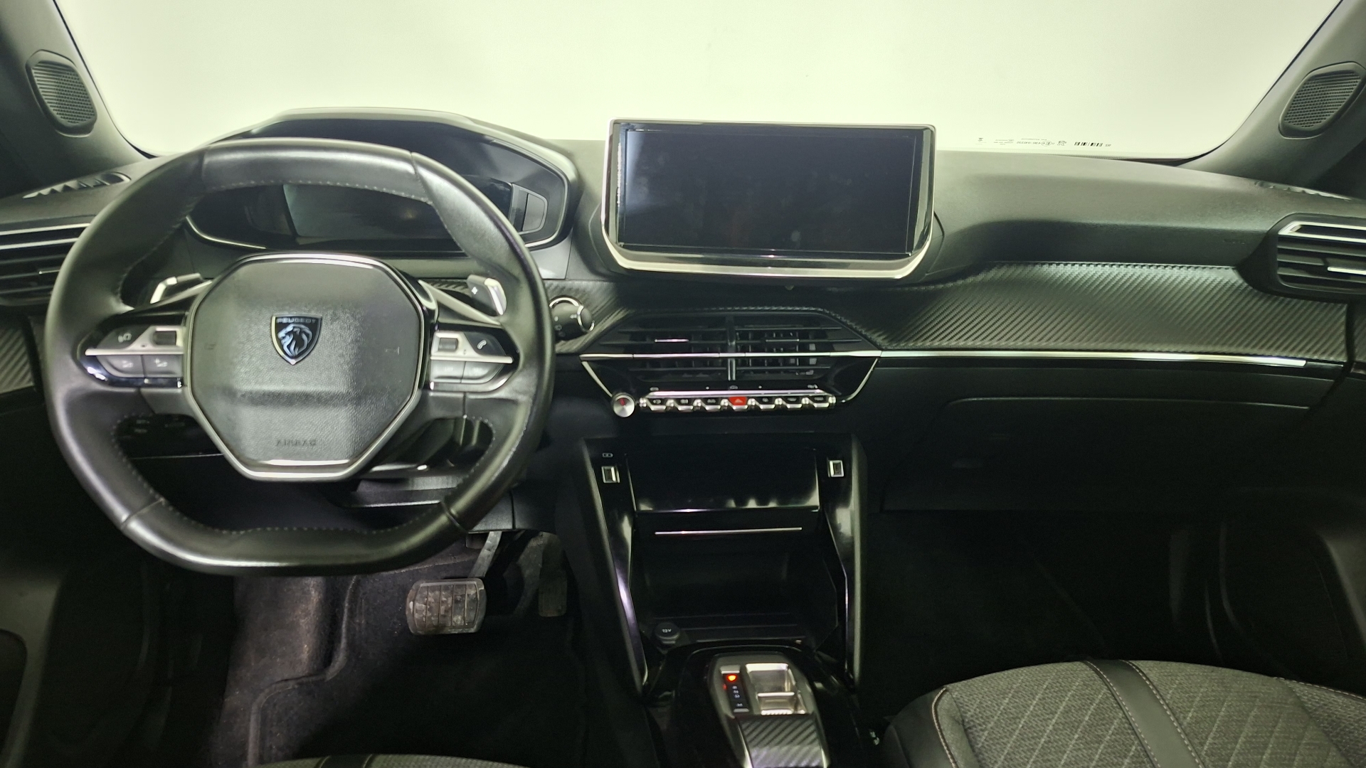 Peugeot 2008 — foto 8 de 17