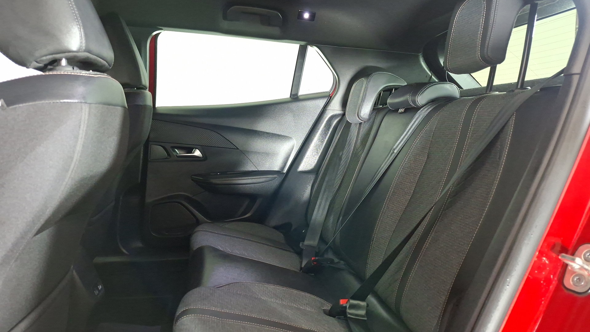 Peugeot 2008 — foto 15 de 17