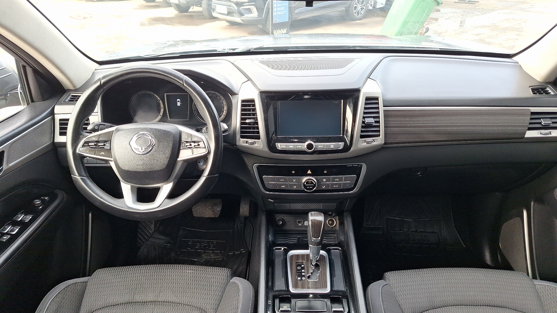 SsangYong Rexton — foto 6 de 16