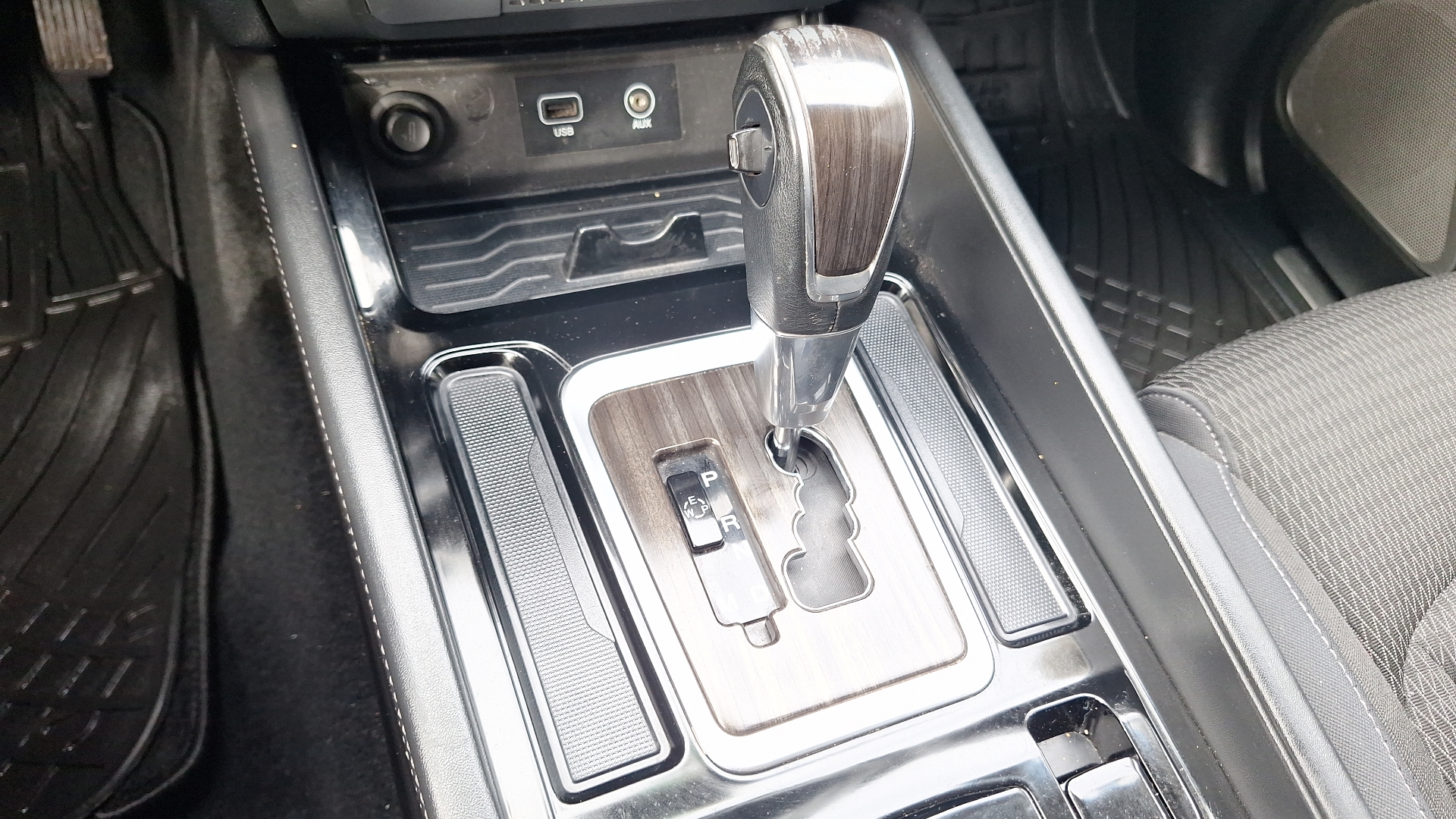 SsangYong Rexton — foto 11 de 16