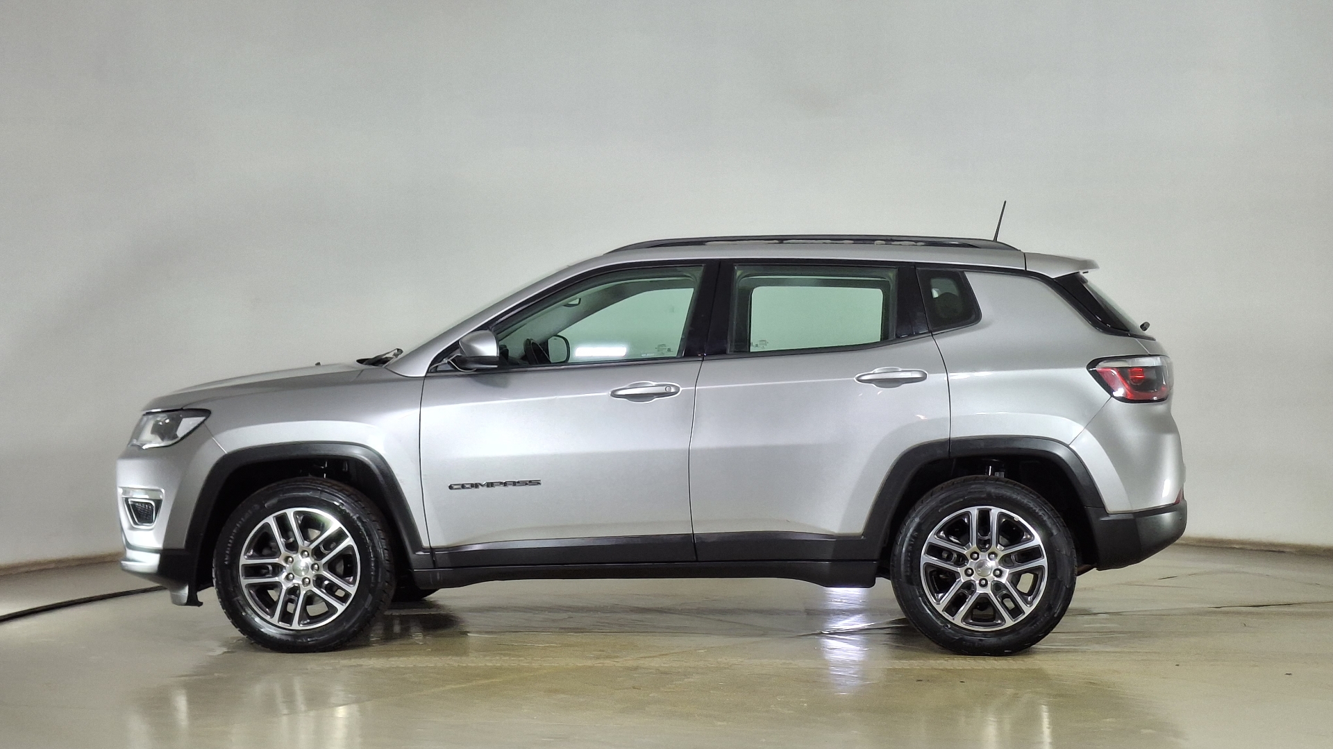 Jeep Compass — foto 7 de 16