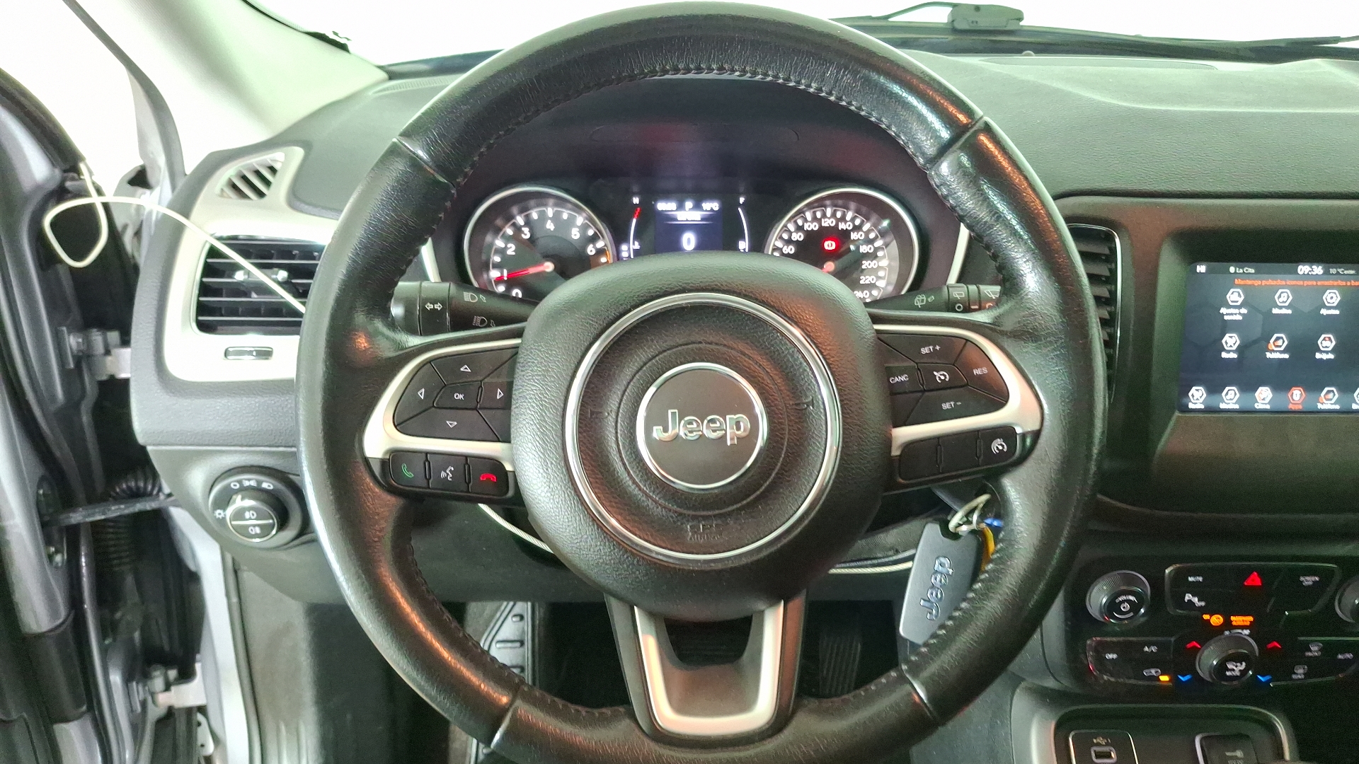 Jeep Compass — foto 8 de 16