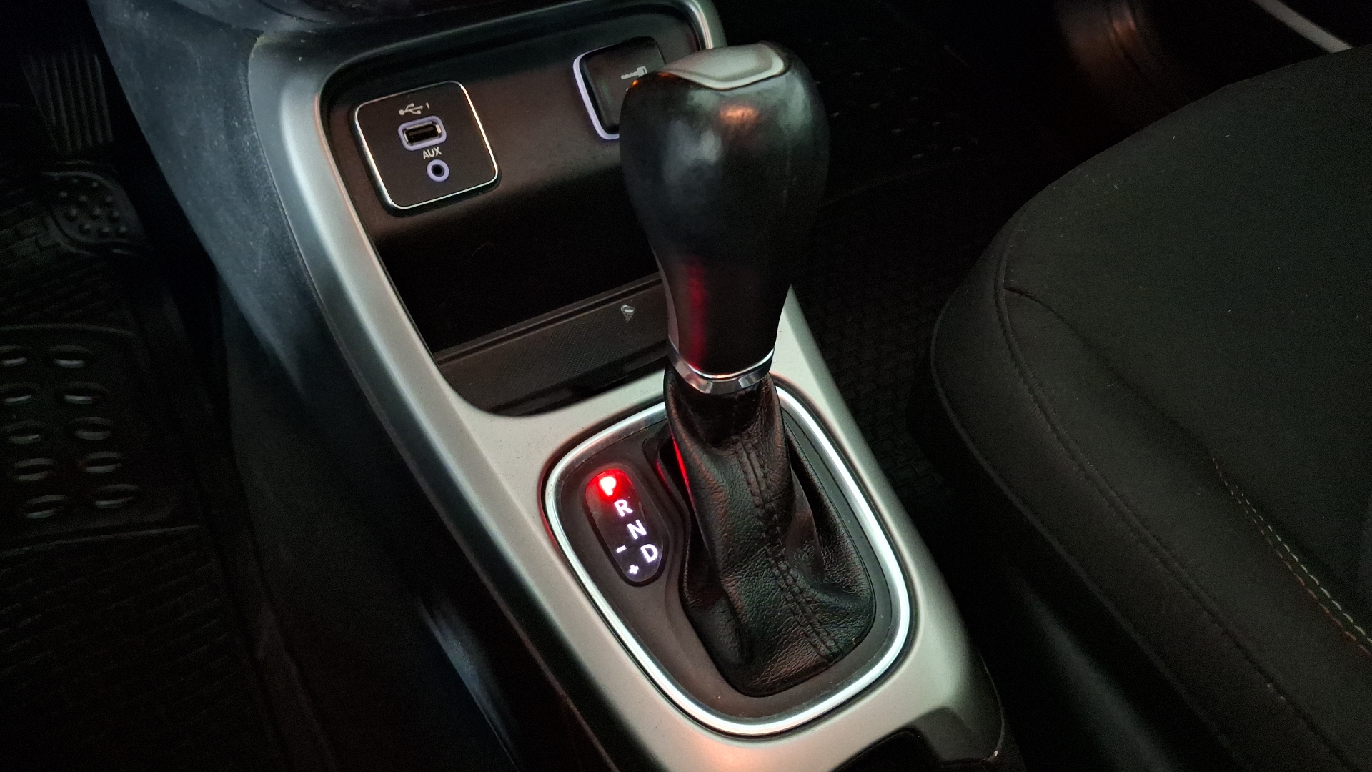 Jeep Compass — foto 11 de 16