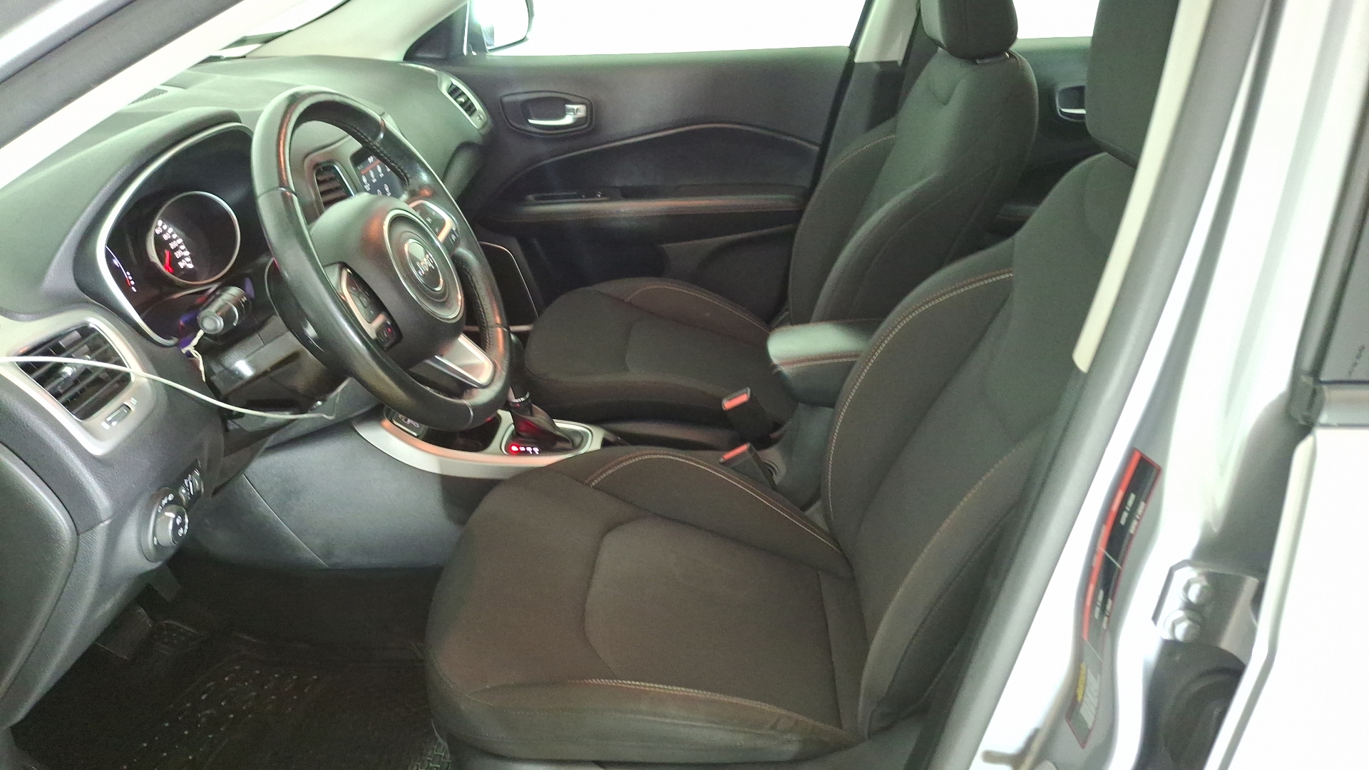 Jeep Compass — foto 13 de 16