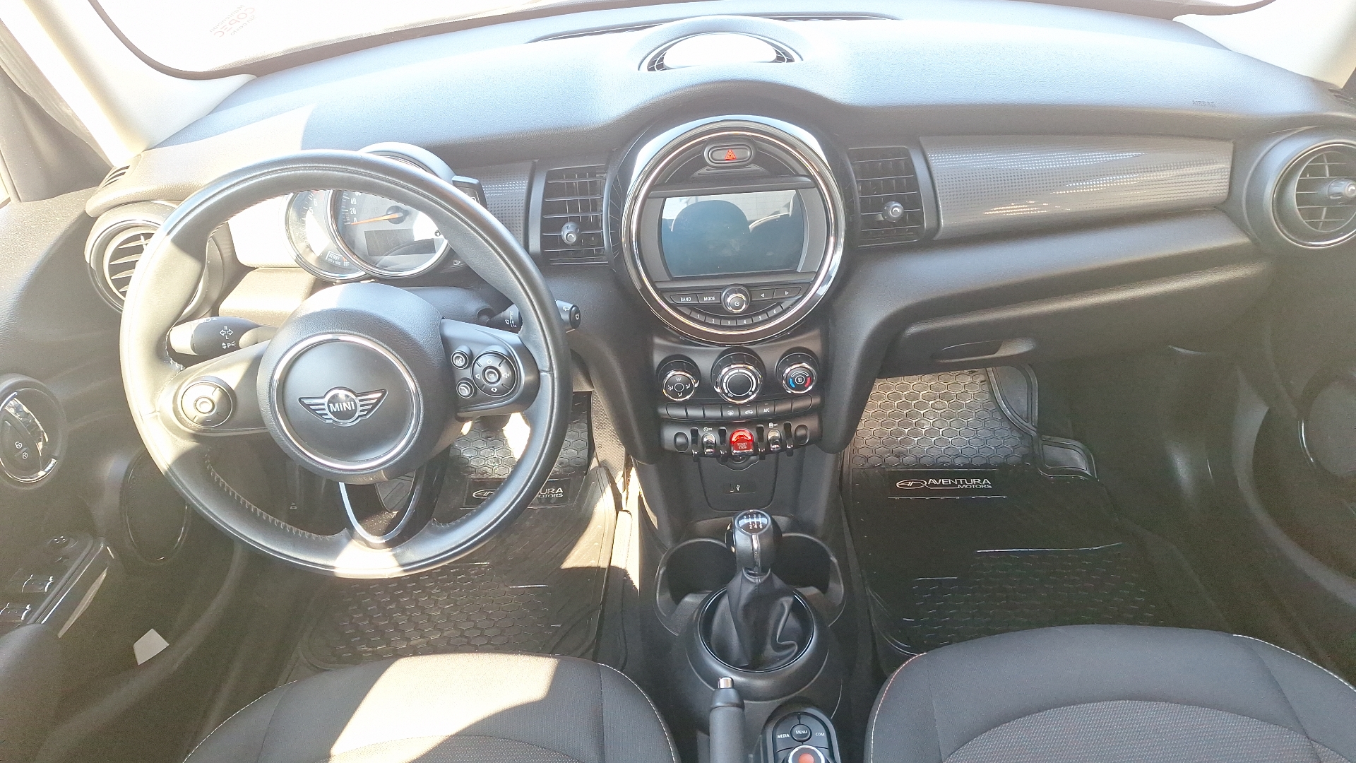 MINI Cooper — foto 6 de 14