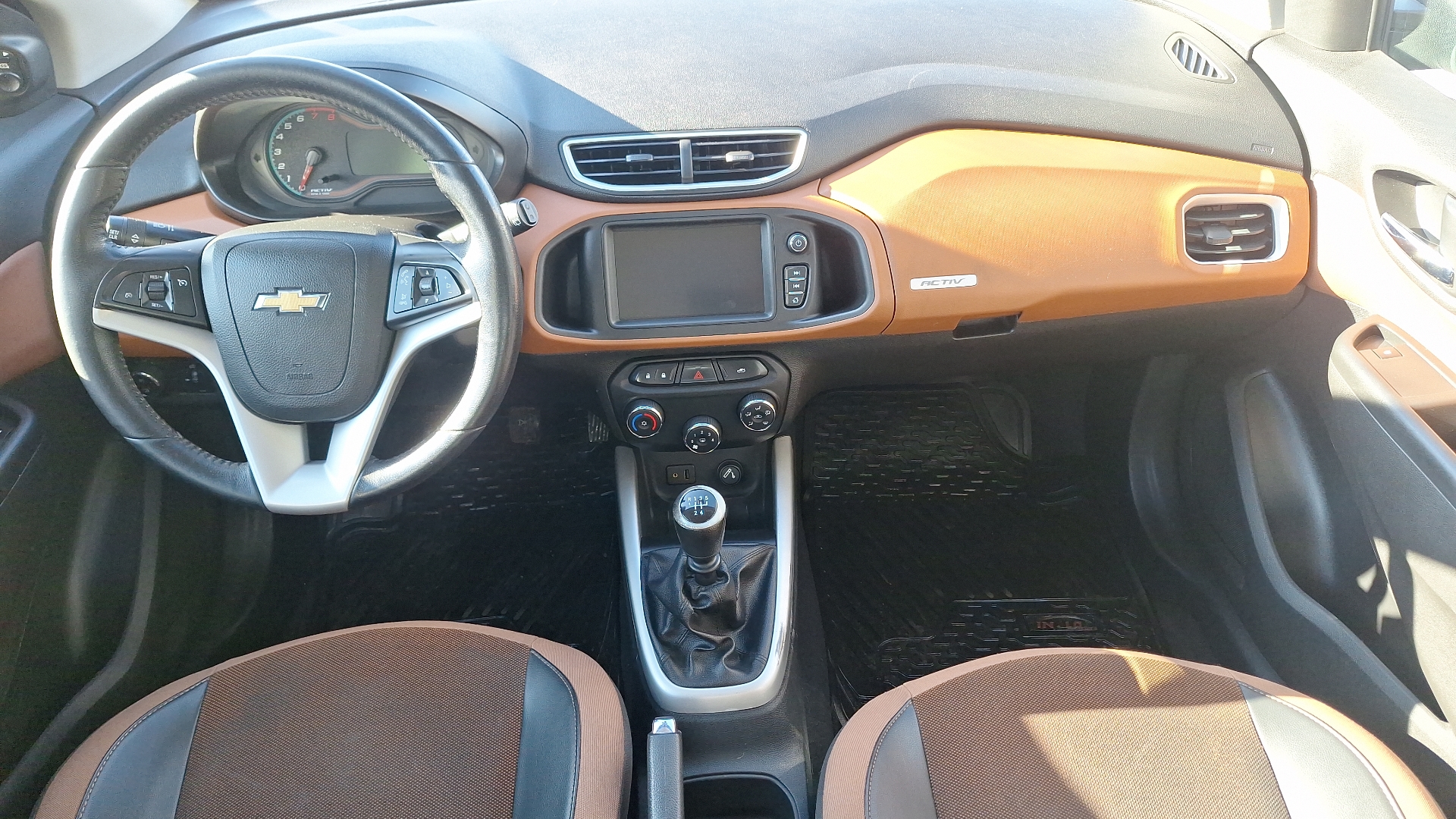 Chevrolet Onix — foto 6 de 15