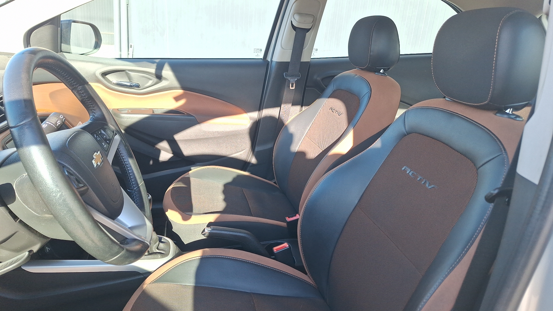Chevrolet Onix — foto 14 de 15