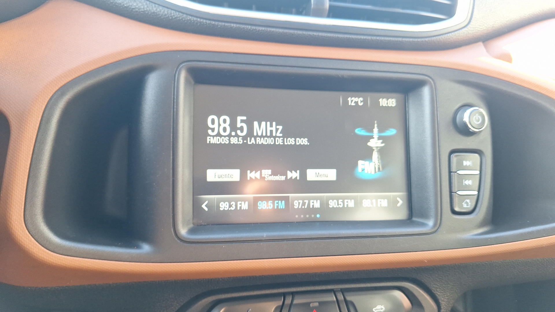 Chevrolet Onix — foto 10 de 15