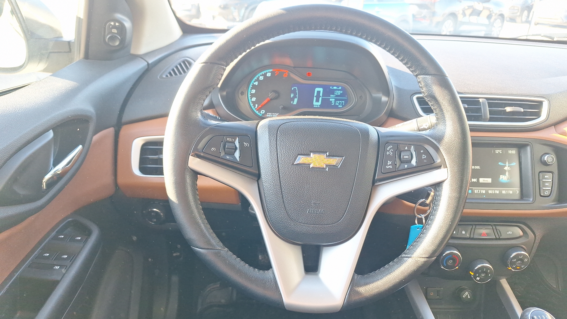 Chevrolet Onix — foto 8 de 15