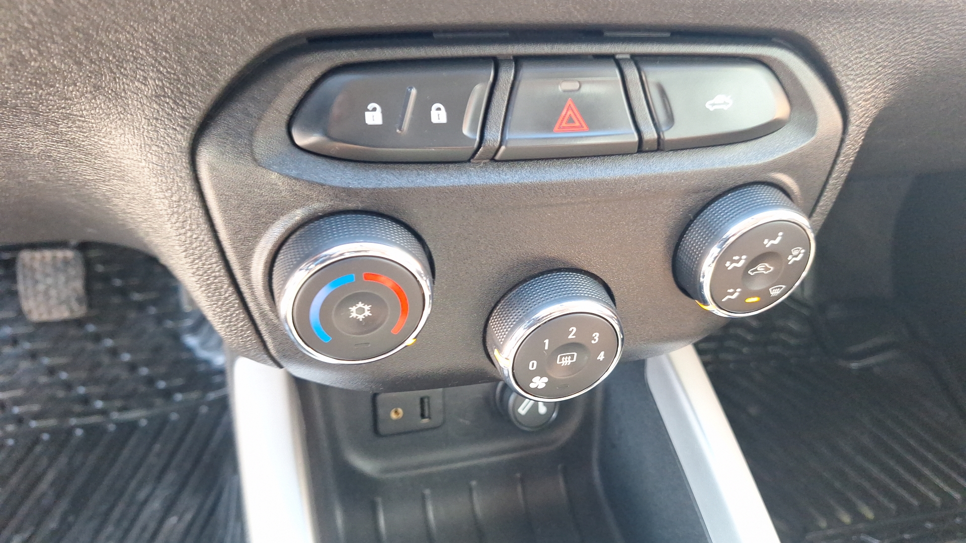 Chevrolet Onix — foto 15 de 15