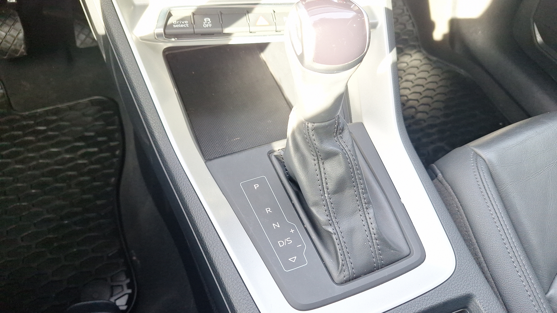 Audi Q3 — foto 11 de 15