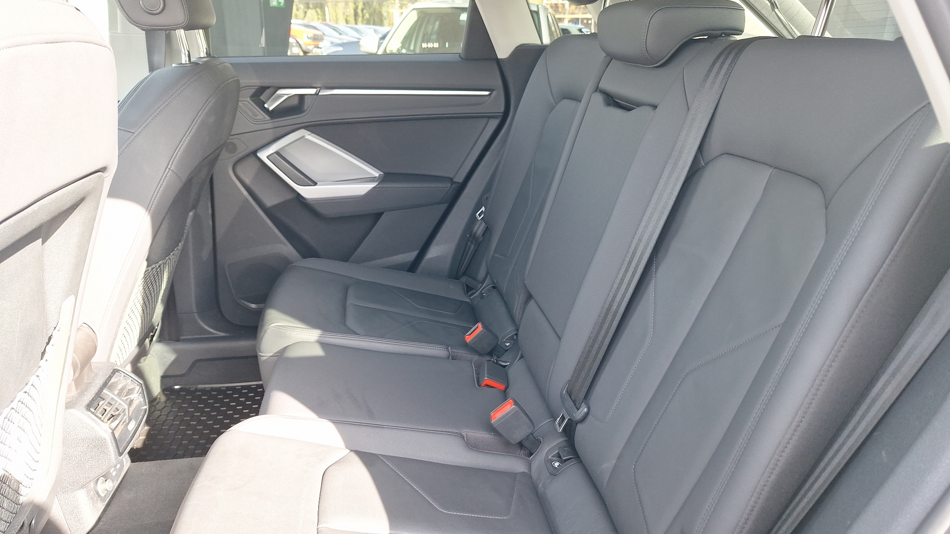 Audi Q3 — foto 13 de 15