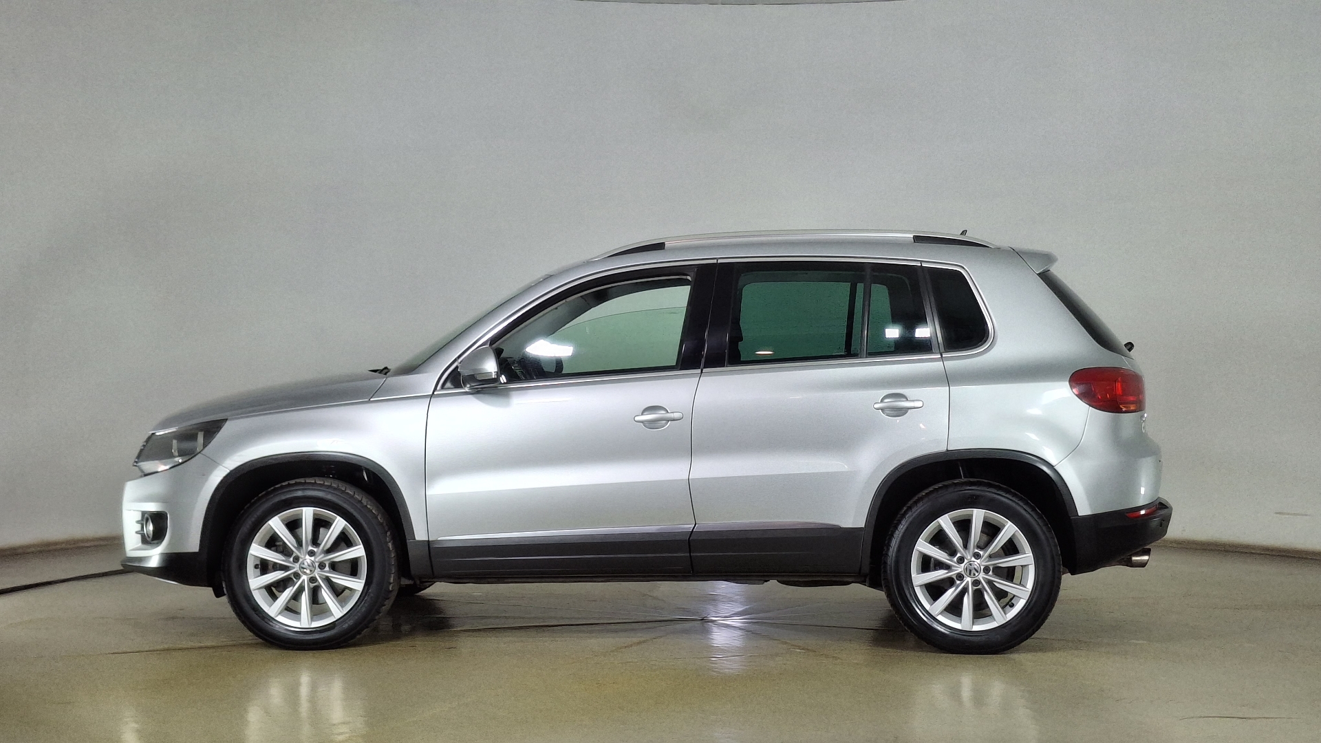 Volkswagen Tiguan — foto 7 de 15