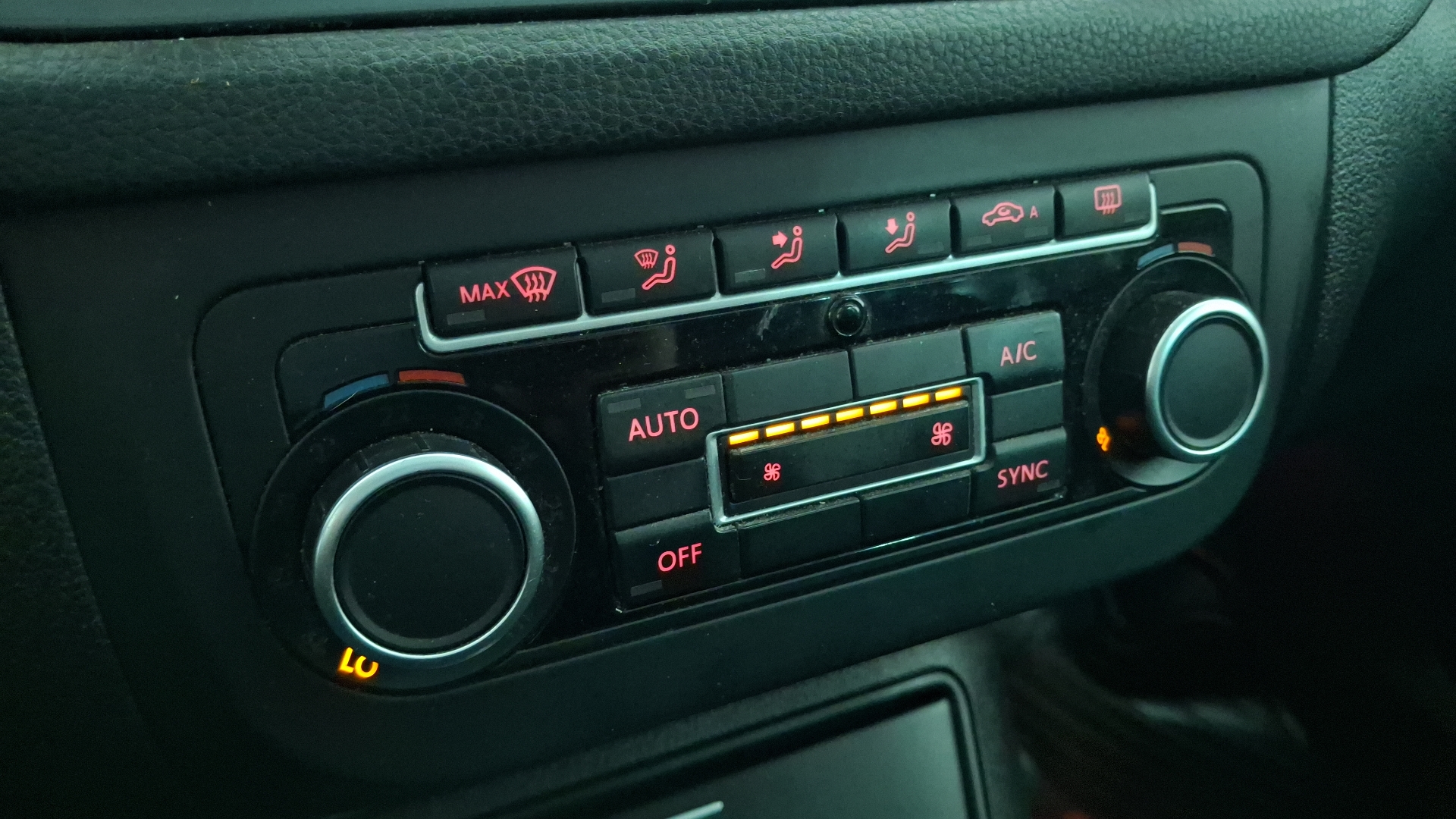 Volkswagen Tiguan — foto 14 de 15