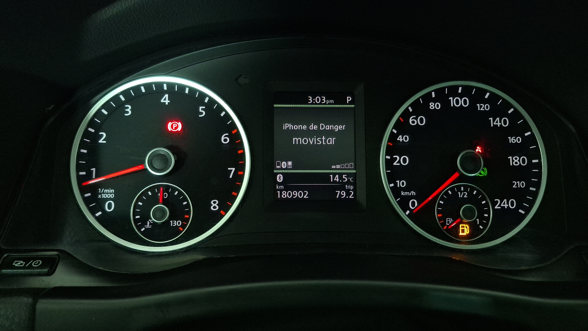 Volkswagen Tiguan — foto 9 de 15