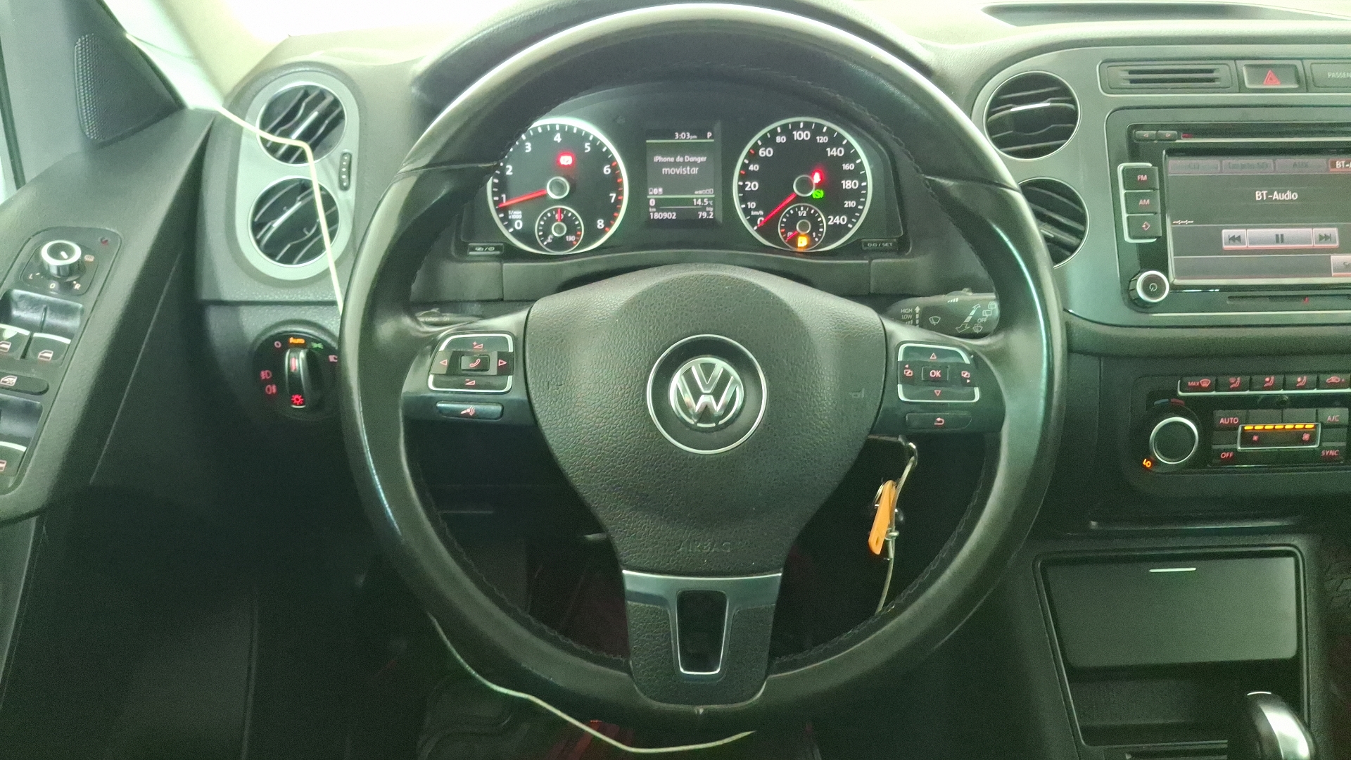 Volkswagen Tiguan — foto 8 de 15
